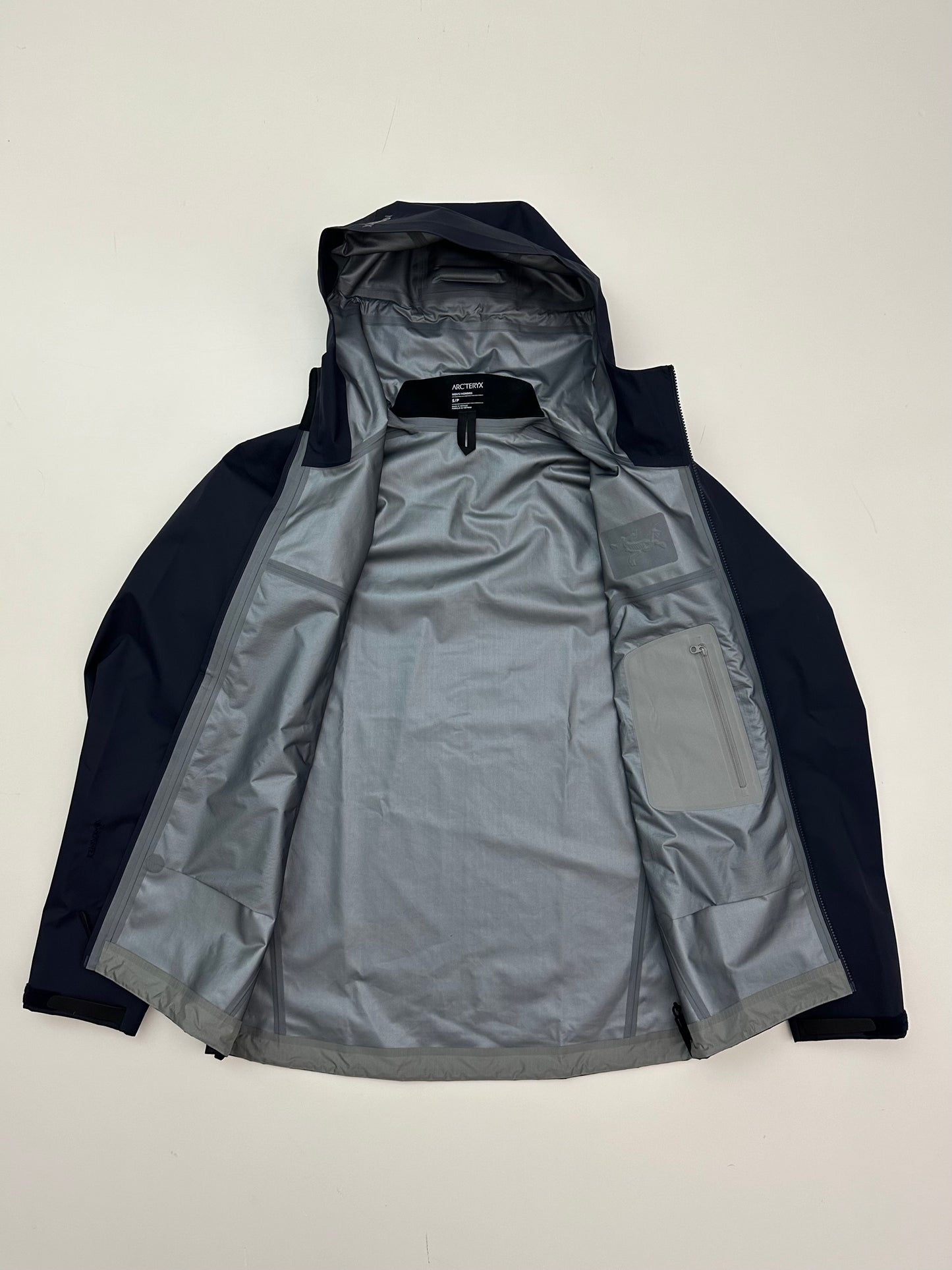 Arc’teryx Beta Jacket Black Sapphire Men's S Small Gore-Tex