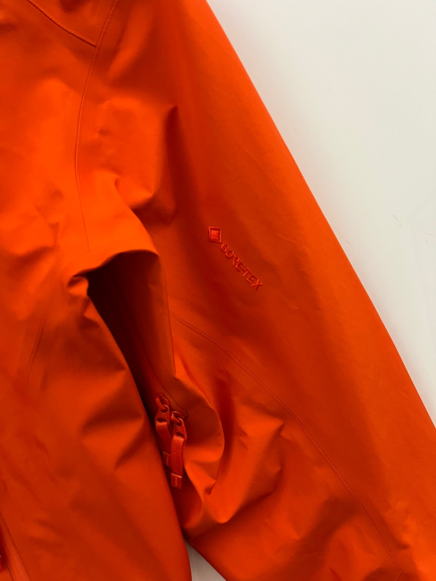Arc’teryx Beta LT Jacket Phenom Orange Men’s XS Extra Small Gore-Tex