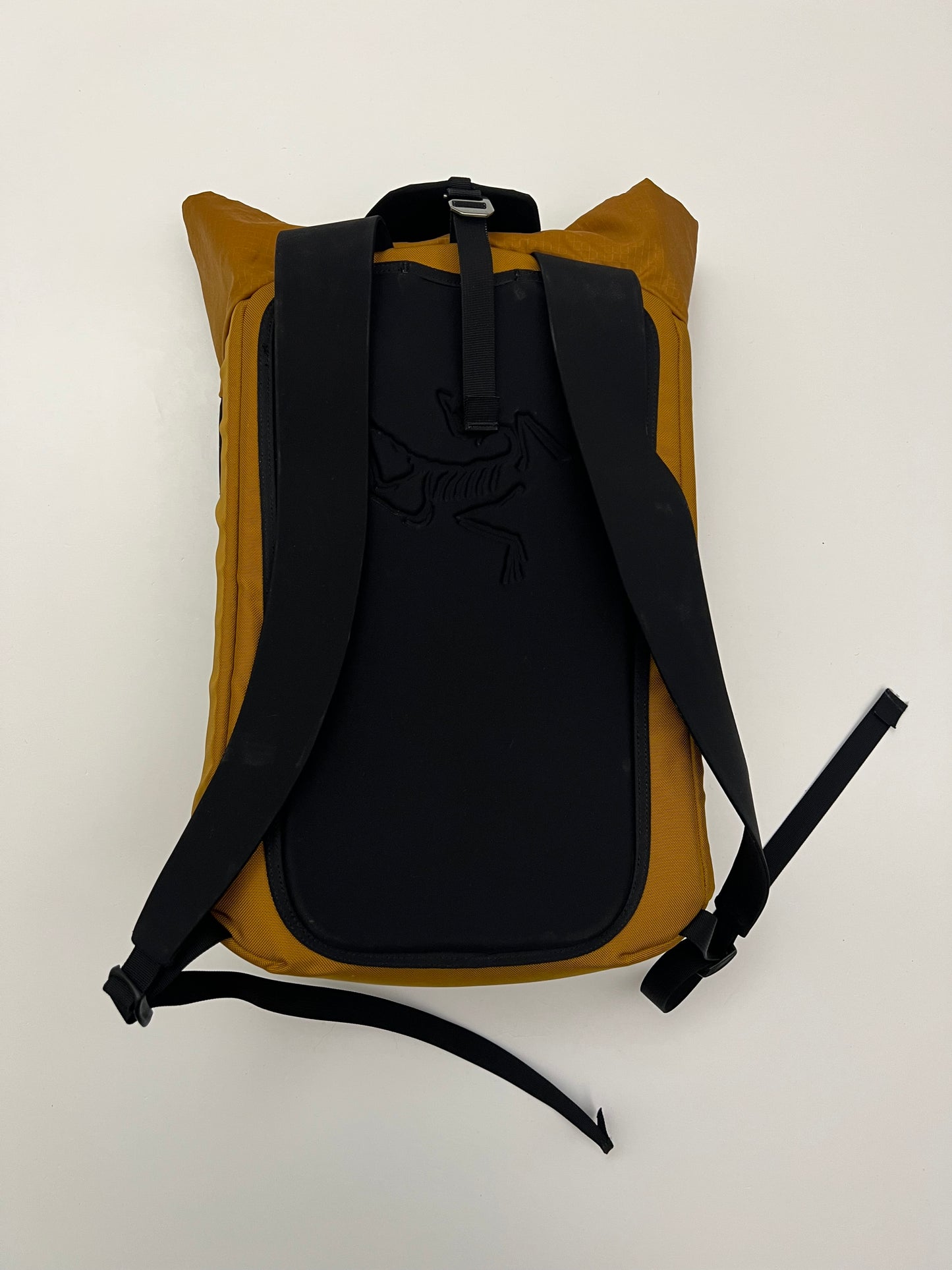 Arc’teryx Arro 20 Bucket Bag Realm