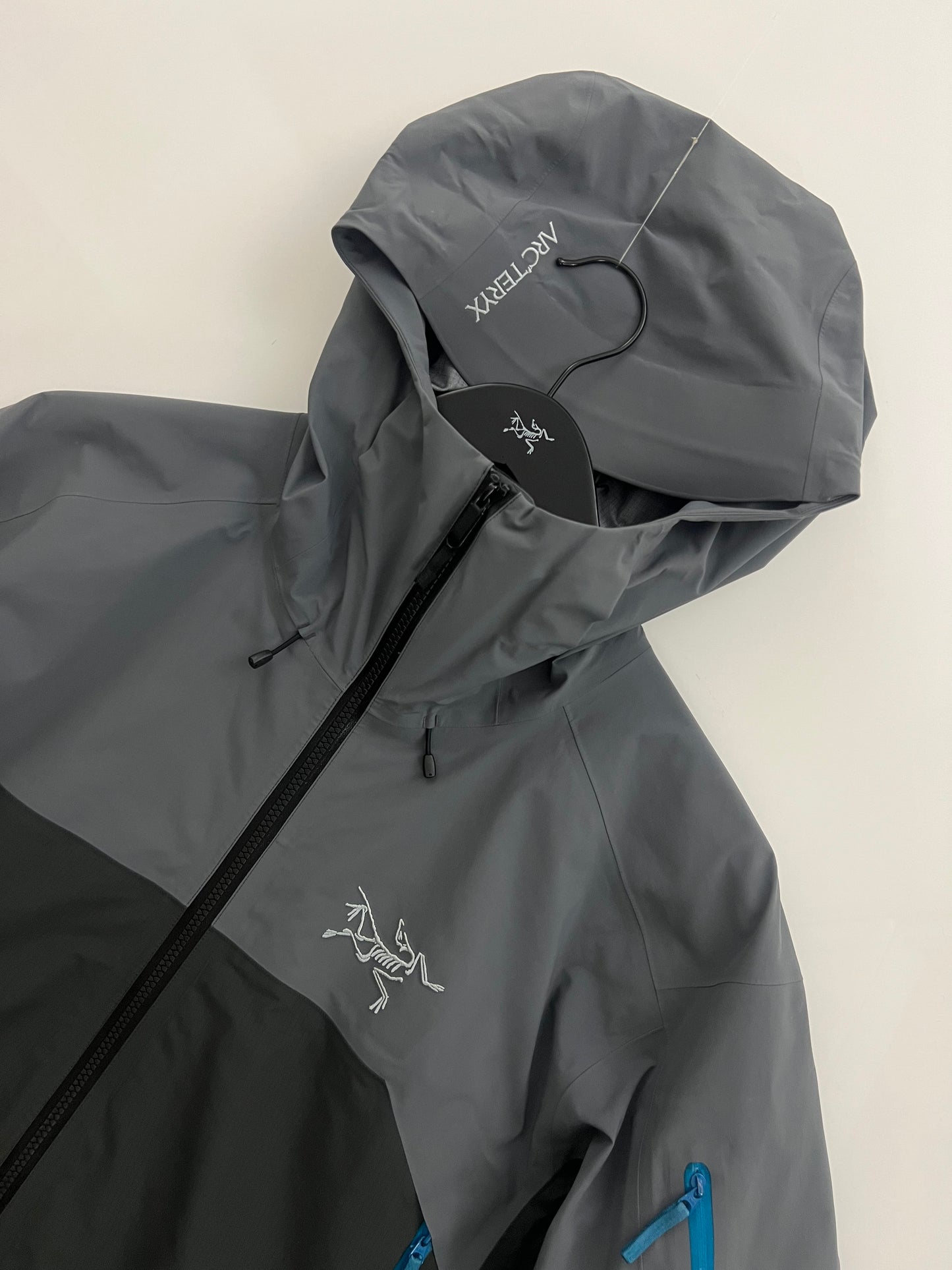 Arc’teryx Rush Jacket Tungsten Magnet Men’s L Large Gore-Tex Pro RECCO