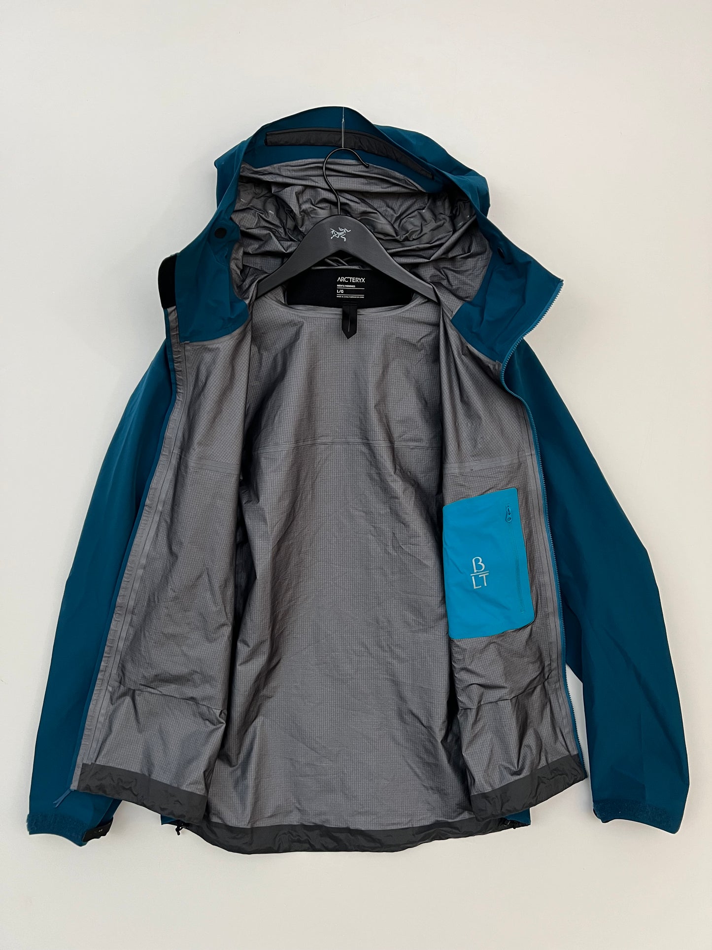Arc’teryx Beta LT Jacket Blue Men’s L Large Gore-Tex