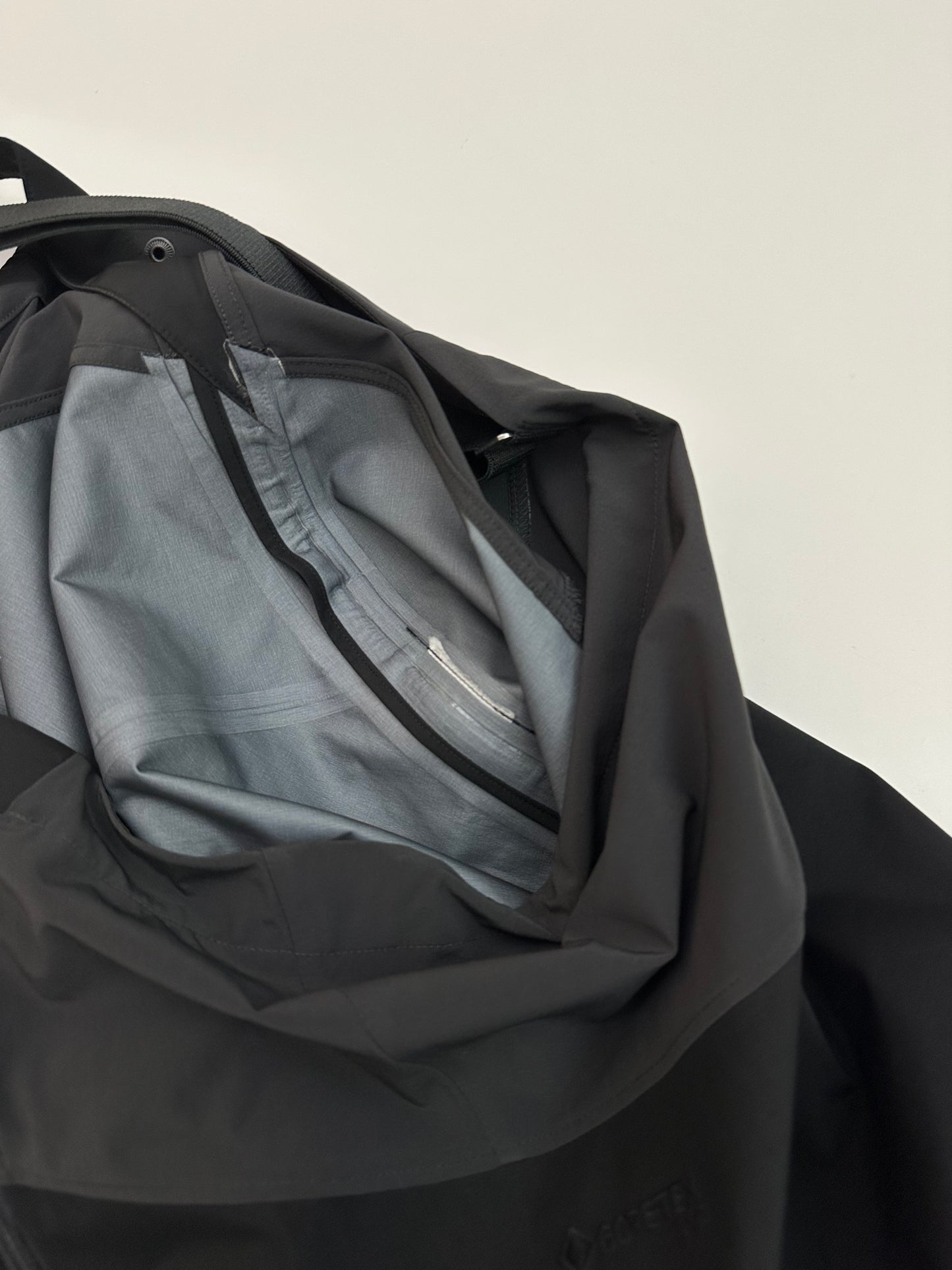 Arc'teryx Alpha SV Bib Men’s S Small Black Gore-Tex Pro