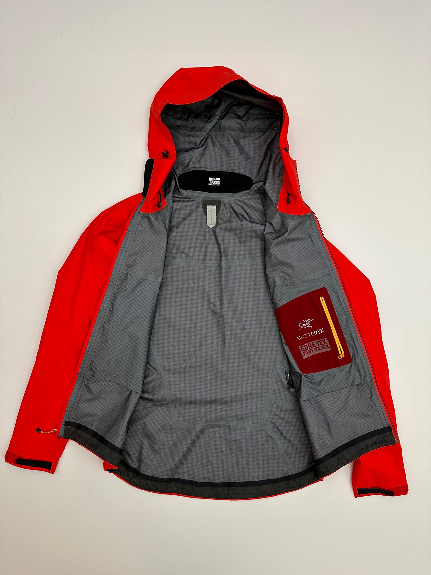 Arc’teryx Gore-Tex Pro Launch Jacket Red Men’s S Small