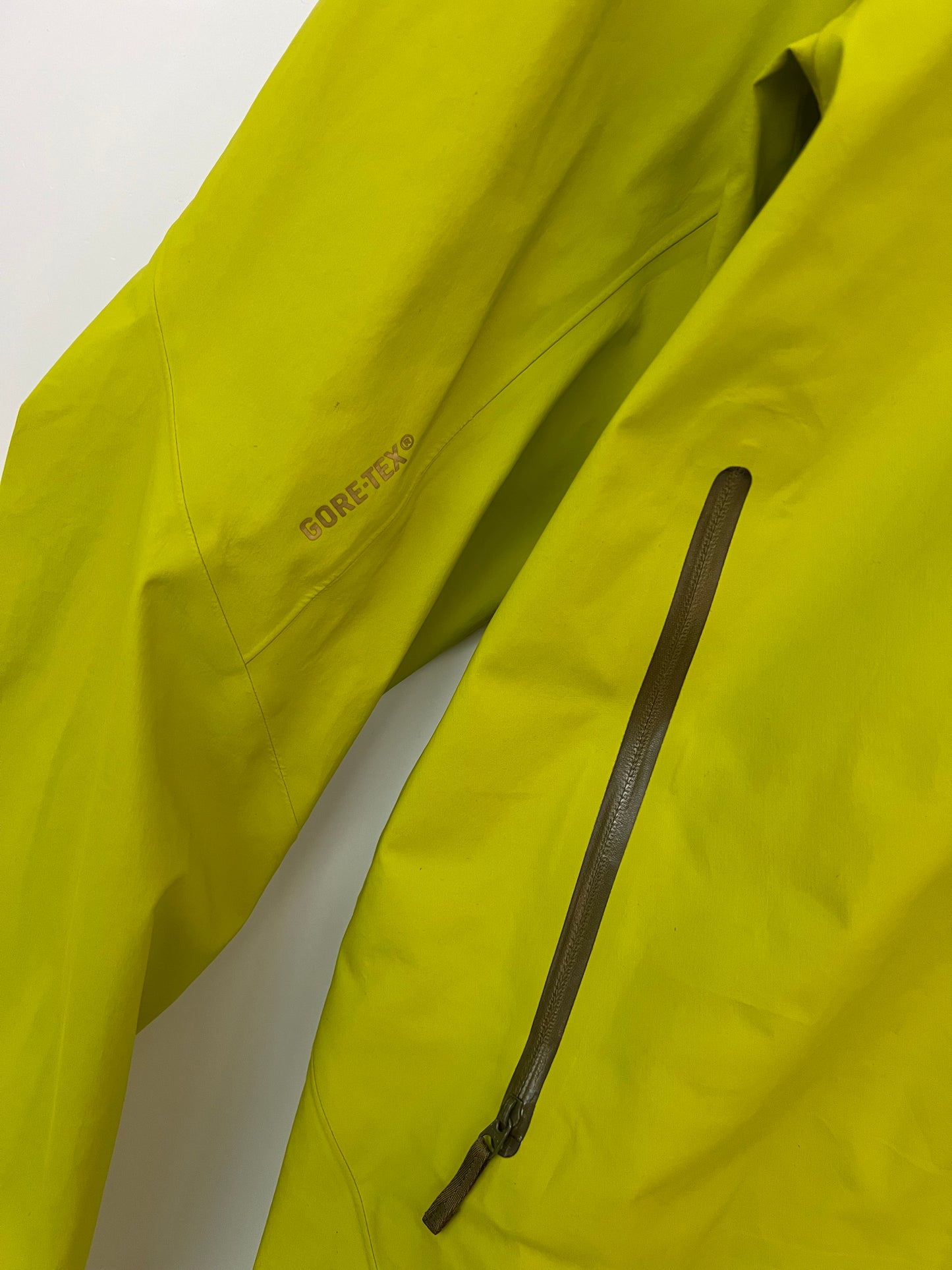 Arc’teryx Cassiar Jacket Yellow Men’s L Large Gore-Tex RECCO