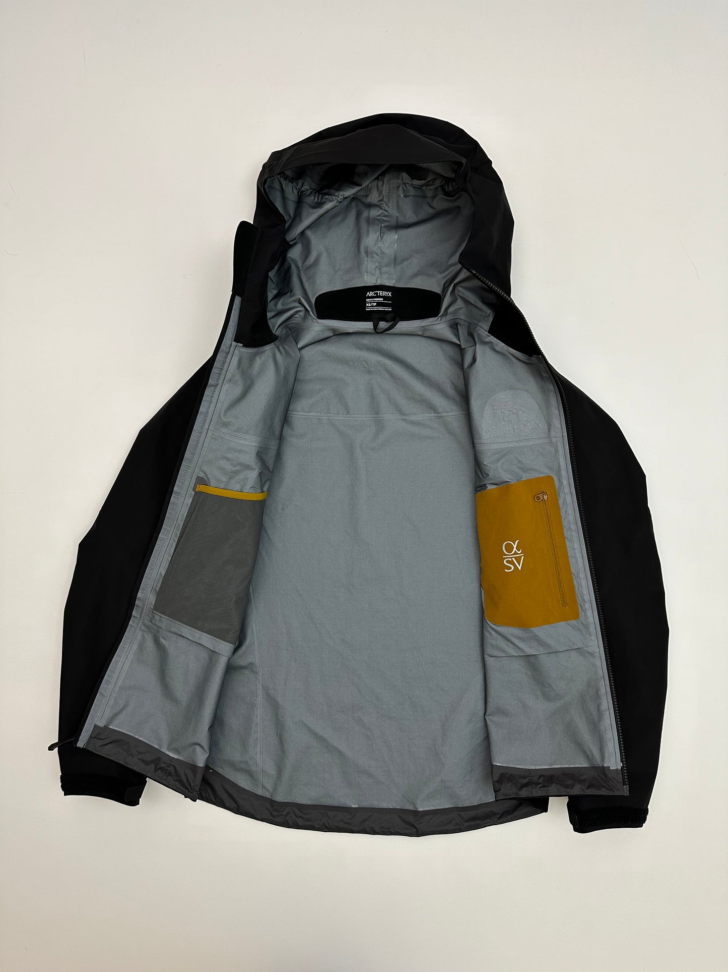 Arc’teryx Alpha SV Jacket 24K Black Men’s XS Extra Small Gore-Tex Pro RECCO