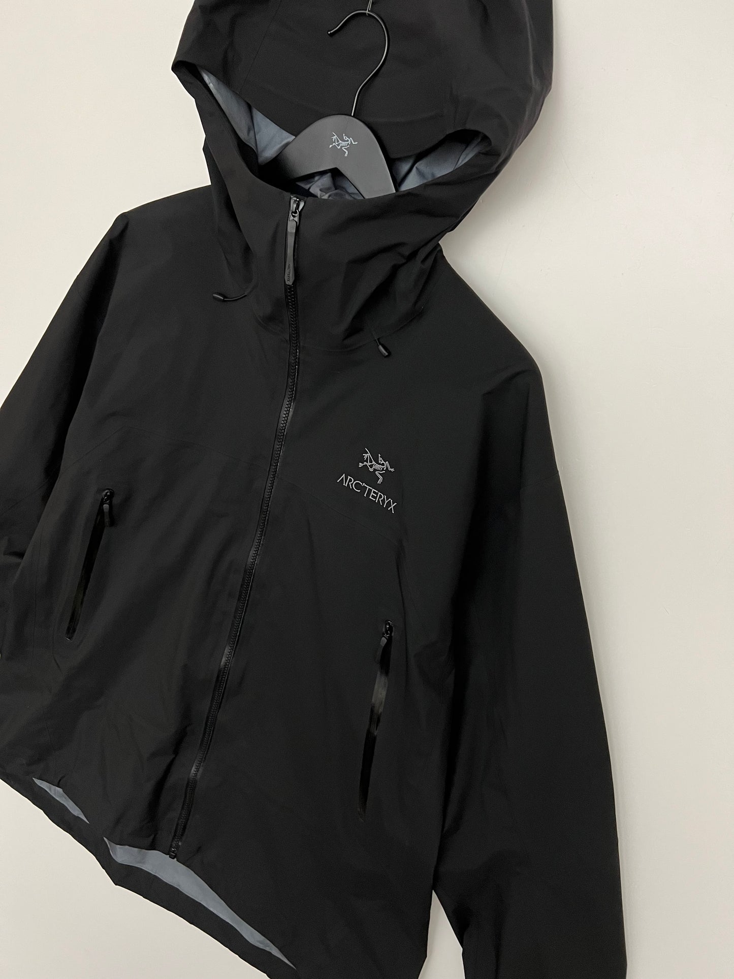 Arc’teryx Beta AR Jacket Stormhood Black Men’s XXL Gore-Tex Pro RECCO