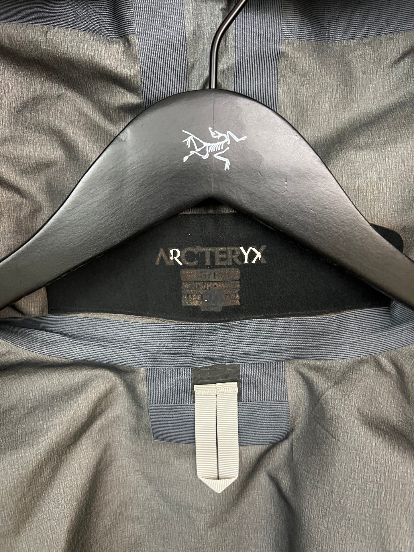 Arc’teryx Alpha SV Jacket Apple Red Men’s S Small Gore-Tex Pro