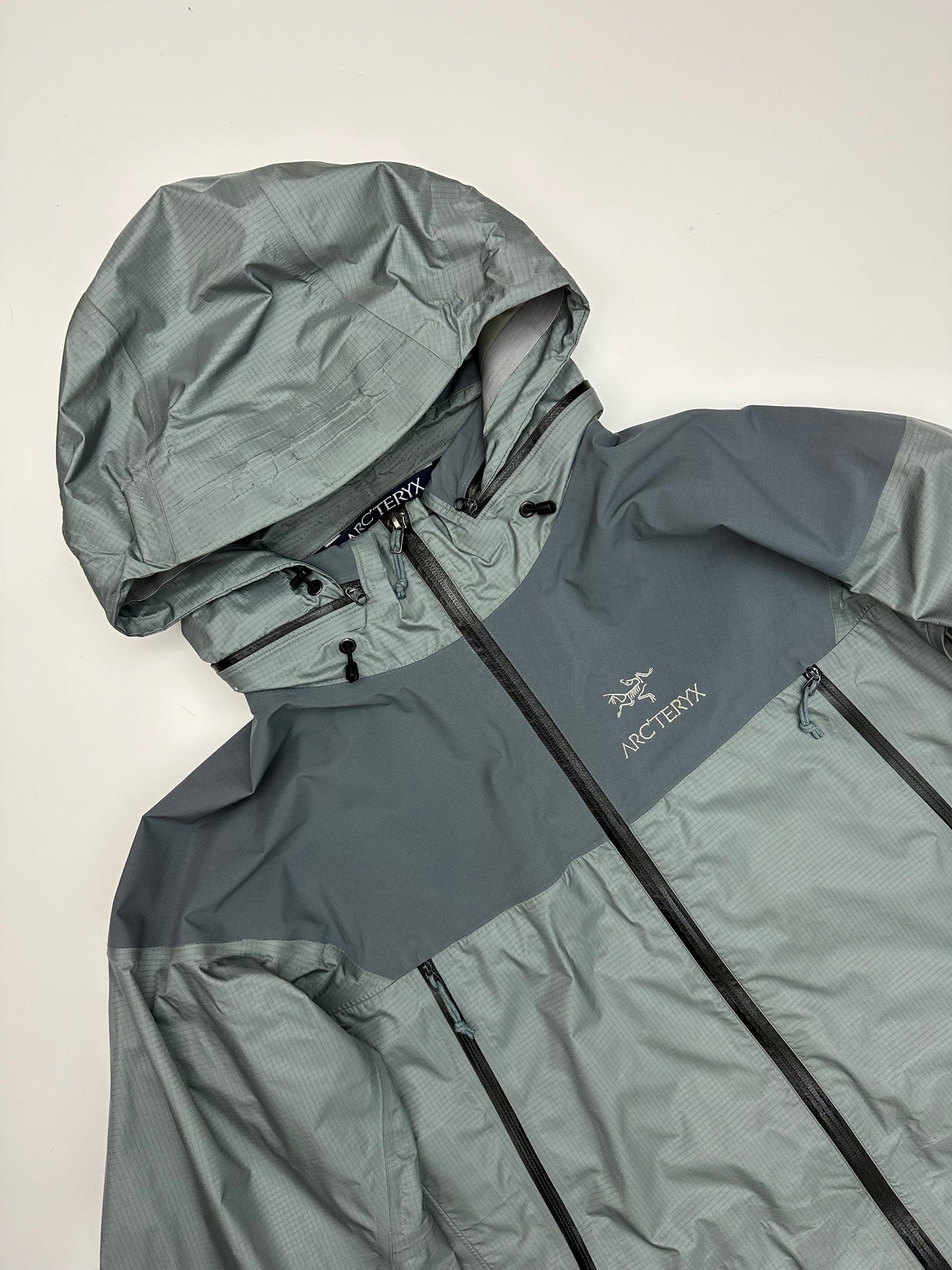 Arc’teryx Theta LT Jacket Gravel Grey Men’s XL Extra Large Gore-Tex XCR