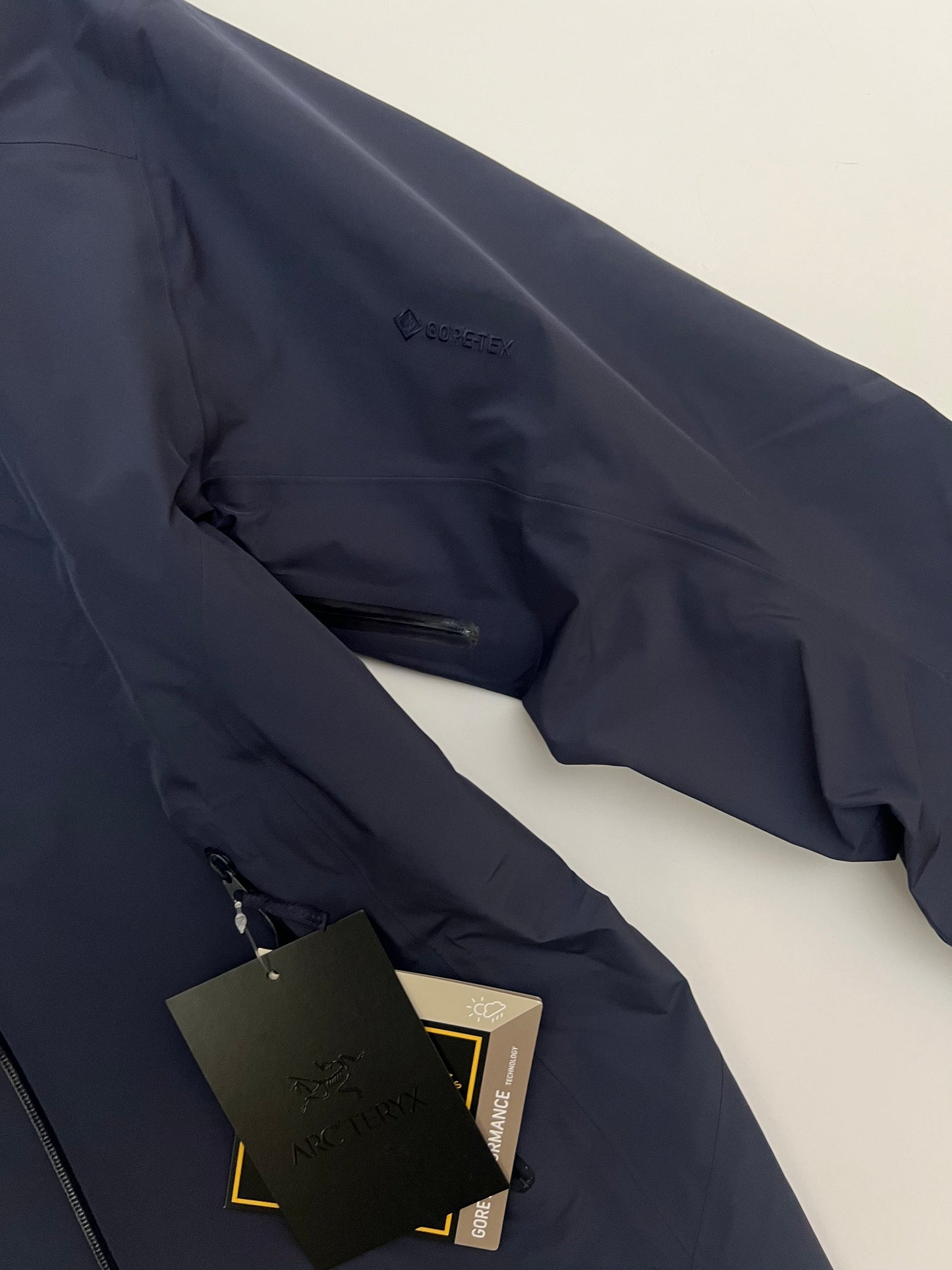 Arc’teryx Beta LT Jacket Black Sapphire Men's S Small Gore-Tex
