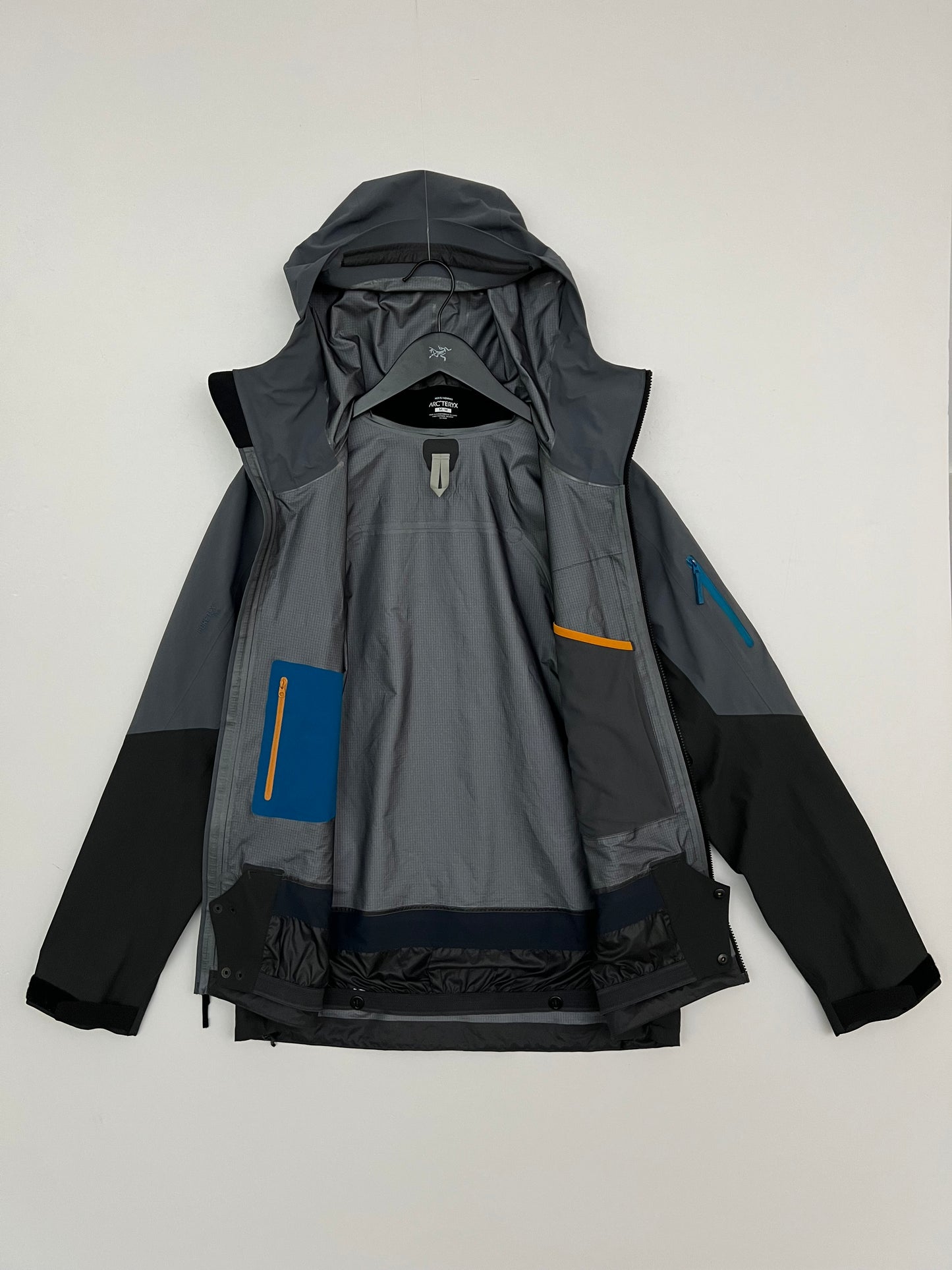 Arc’teryx Rush Jacket Tungsten Magnet Men’s M Medium Gore-Tex Pro RECCO