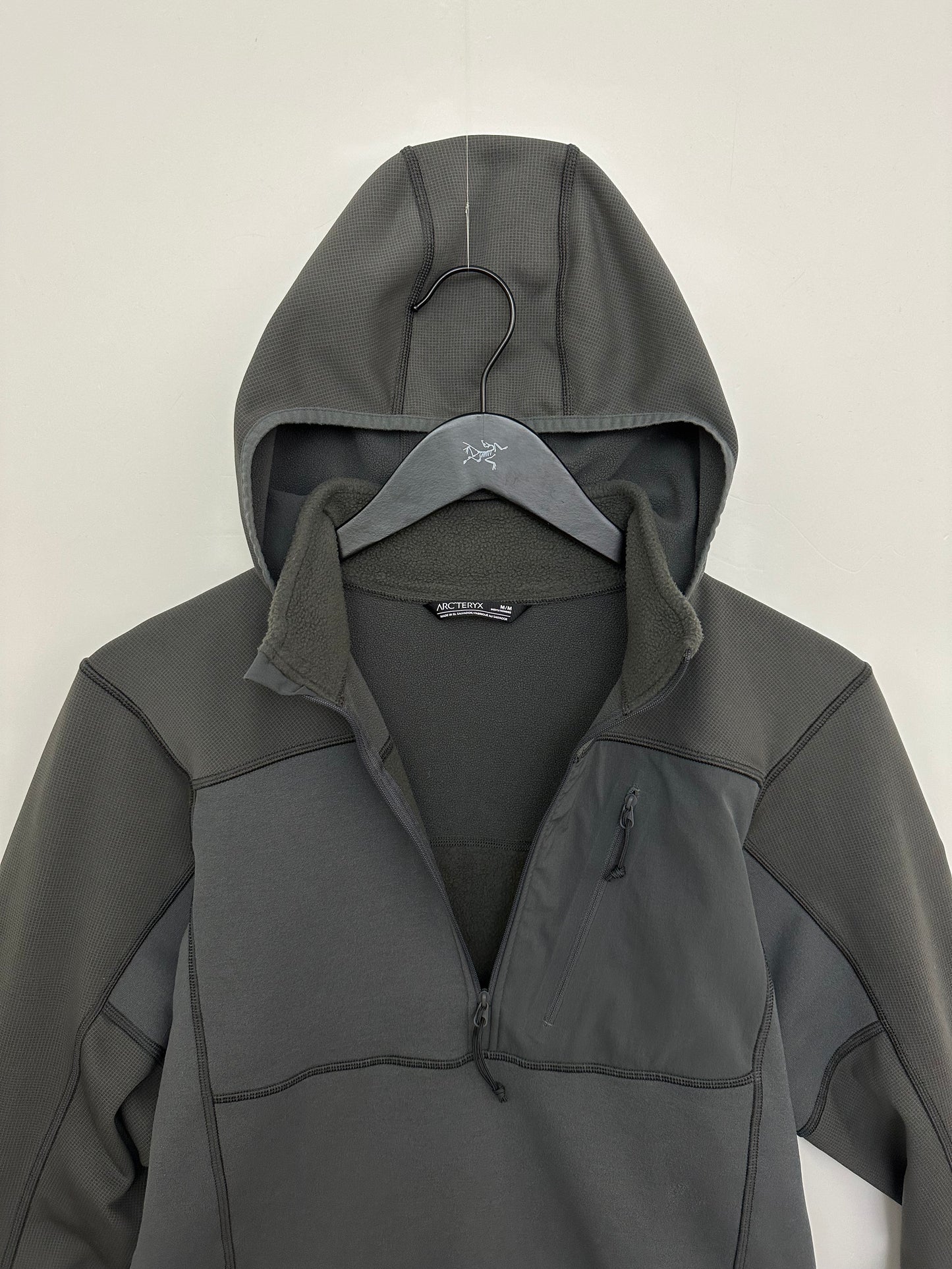 Arc’teryx LEAF Naga Hoody Gen 3 Wolf Grey Men’s M Medium