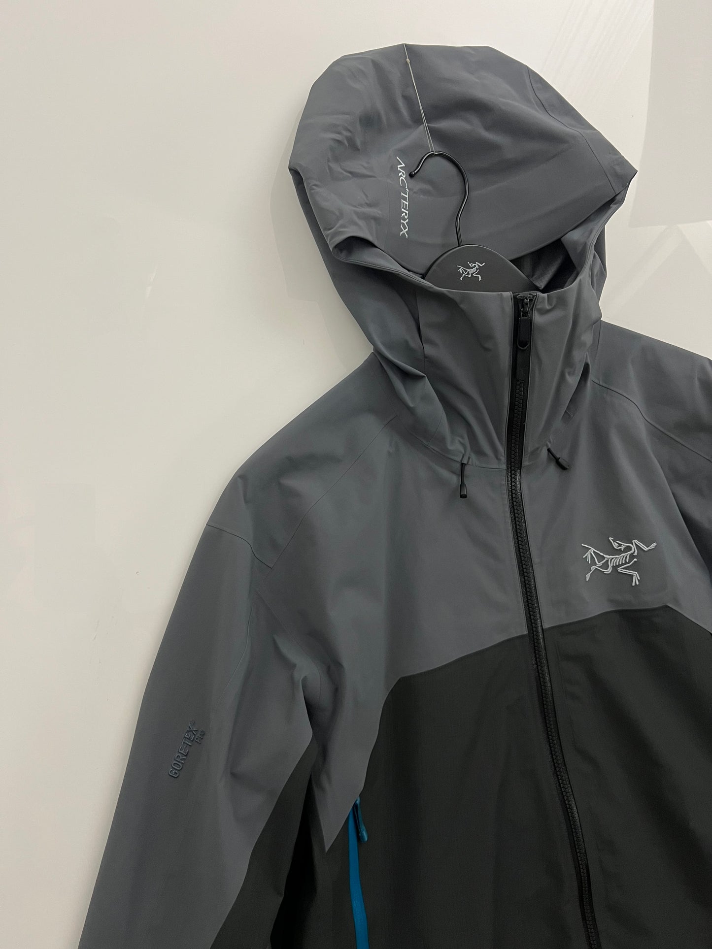 Arc’teryx Rush Jacket Tungsten Magnet Men’s L Large Gore-Tex Pro RECCO