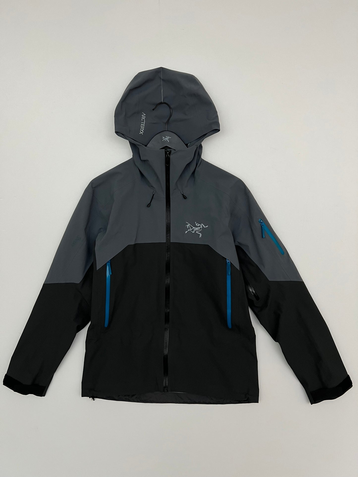 Arc’teryx Rush Jacket Tungsten Magnet Men’s M Medium Gore-Tex Pro RECCO