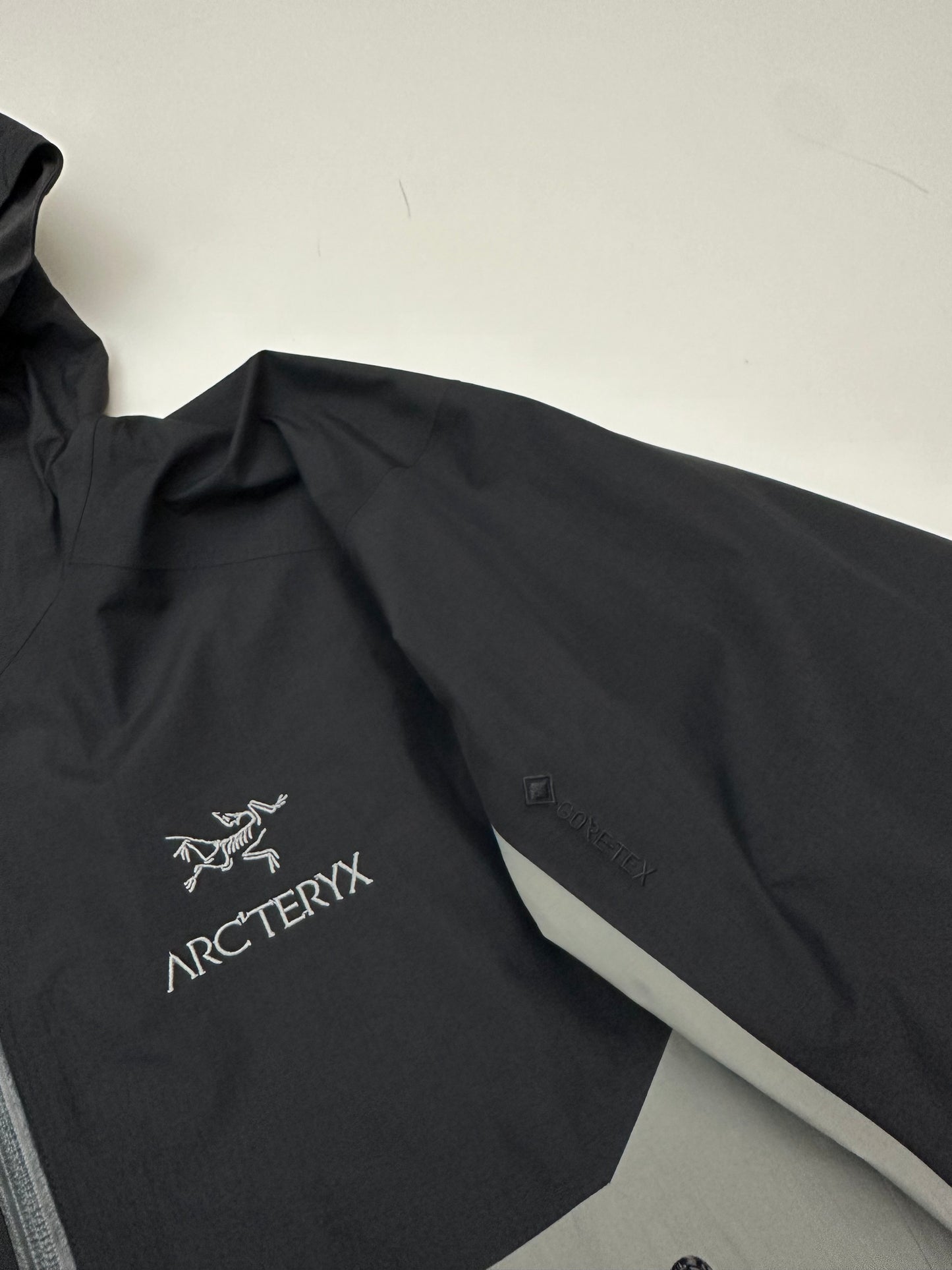 Arc’teryx Zeta SL Jacket Black / Cryptochrome Men's S Small Gore-Tex