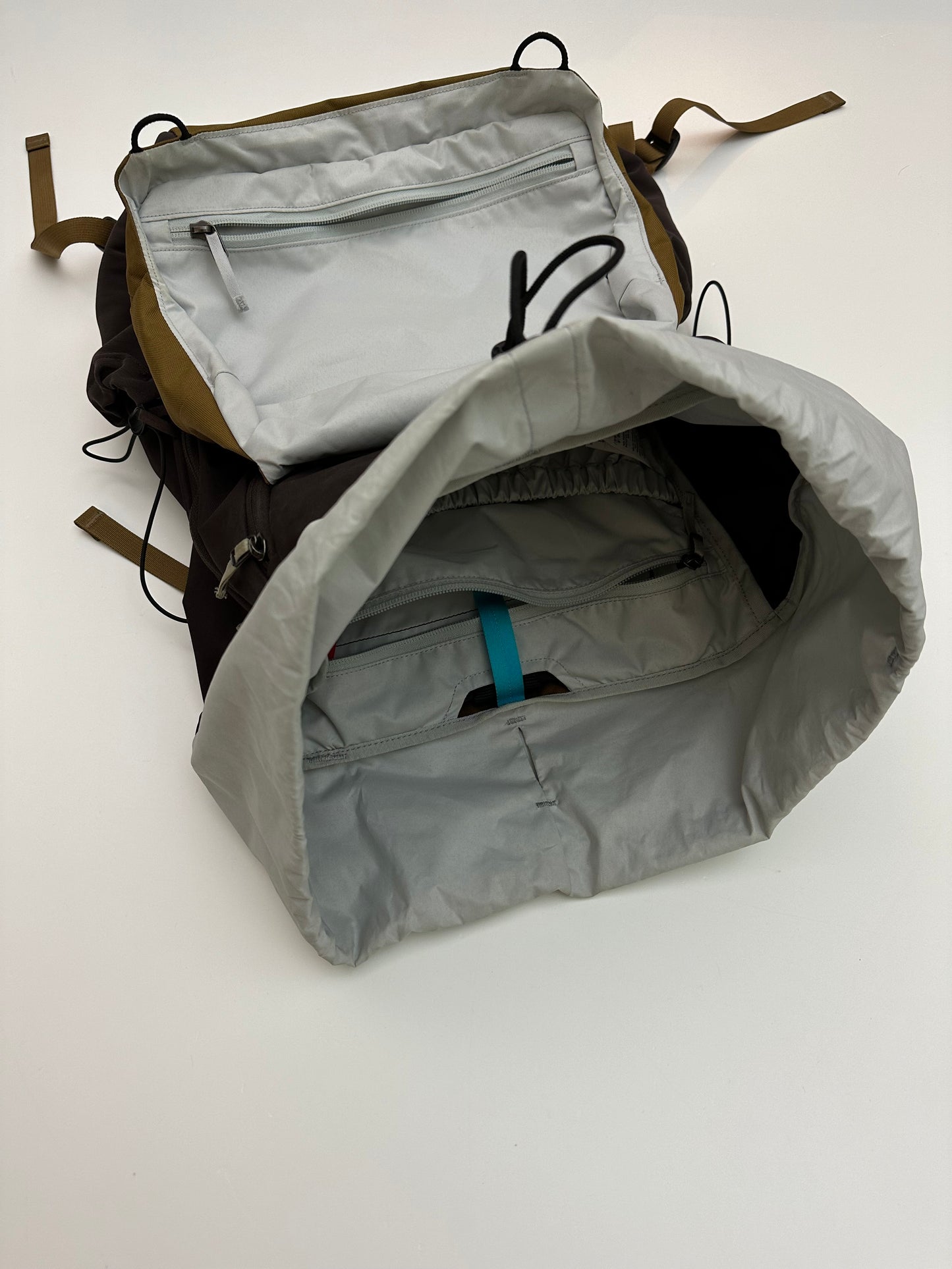 Arc’teryx Mantis 30 Backpack Relic / Bitters