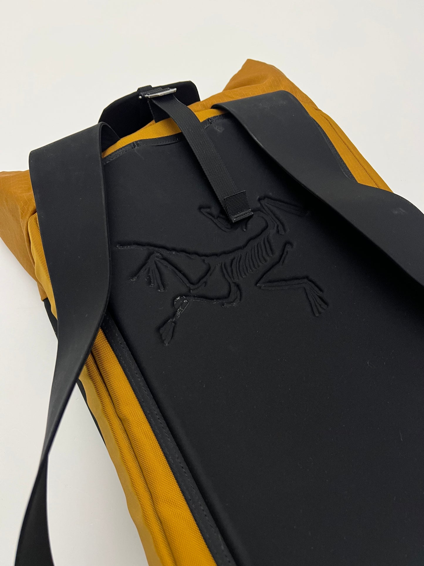 Arc’teryx Arro 20 Bucket Bag Realm