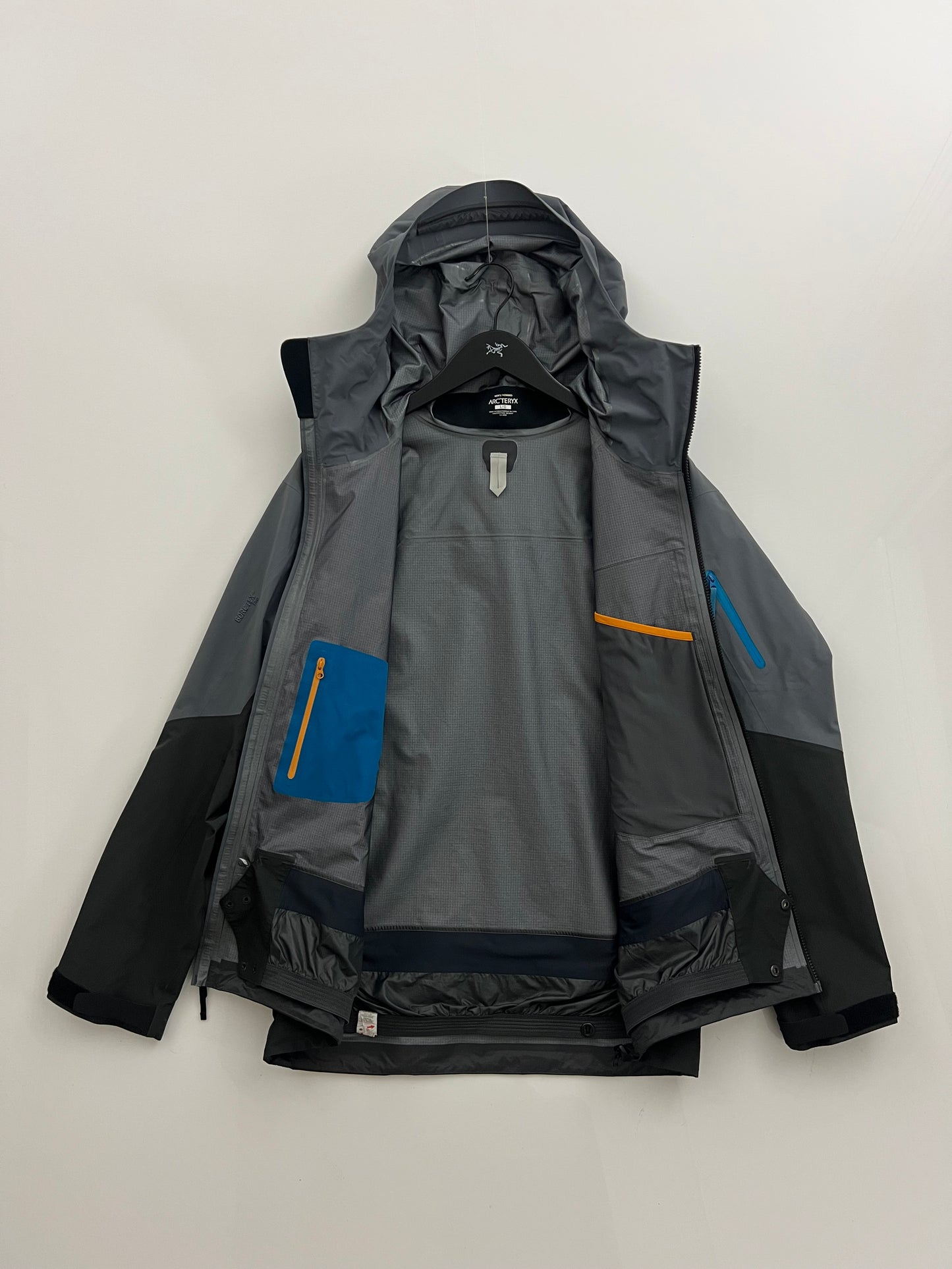 Arc’teryx Rush Jacket Tungsten Magnet Men’s L Large Gore-Tex Pro RECCO