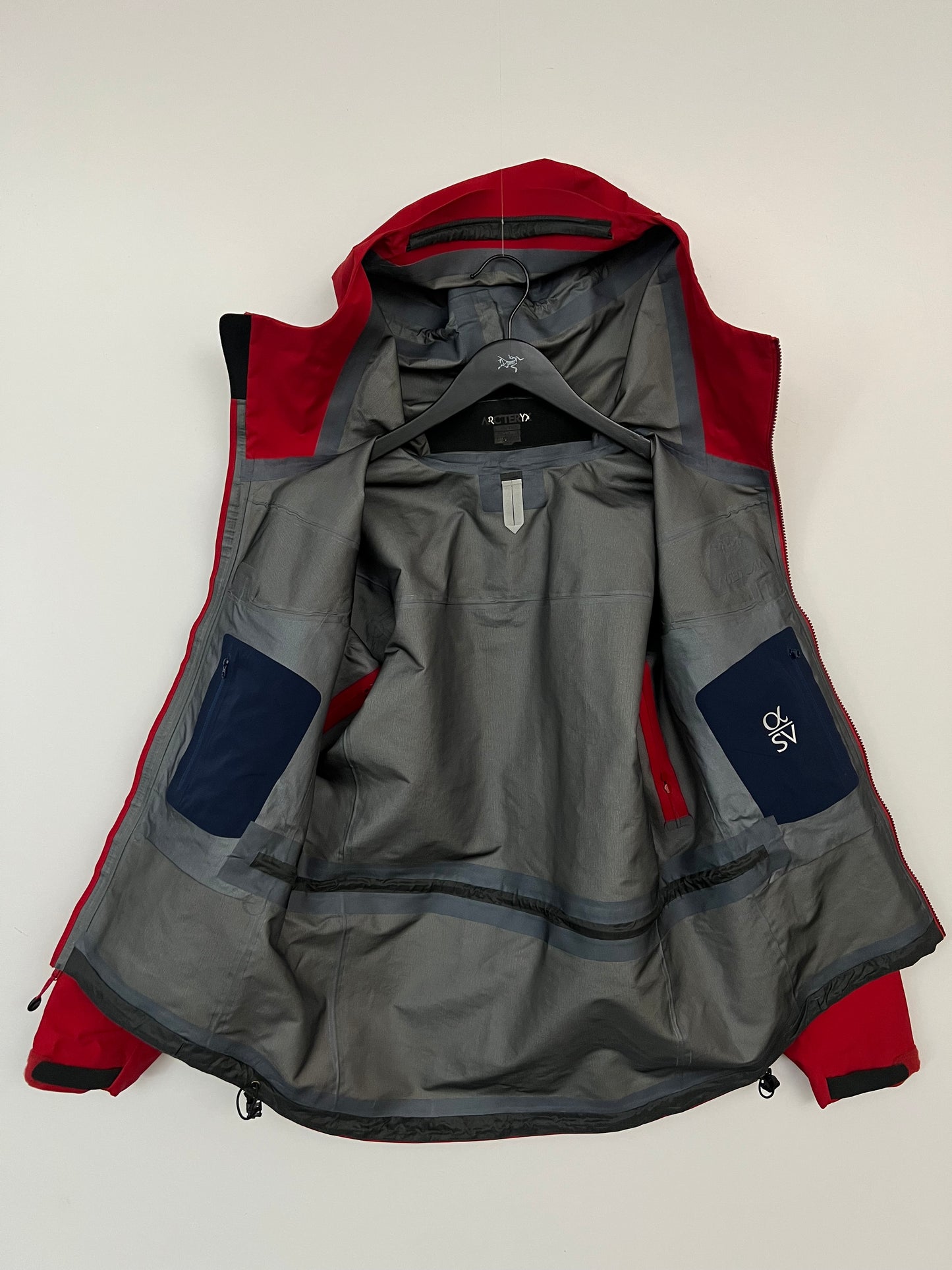 Arc’teryx Alpha SV Jacket Apple Red Men’s S Small Gore-Tex Pro
