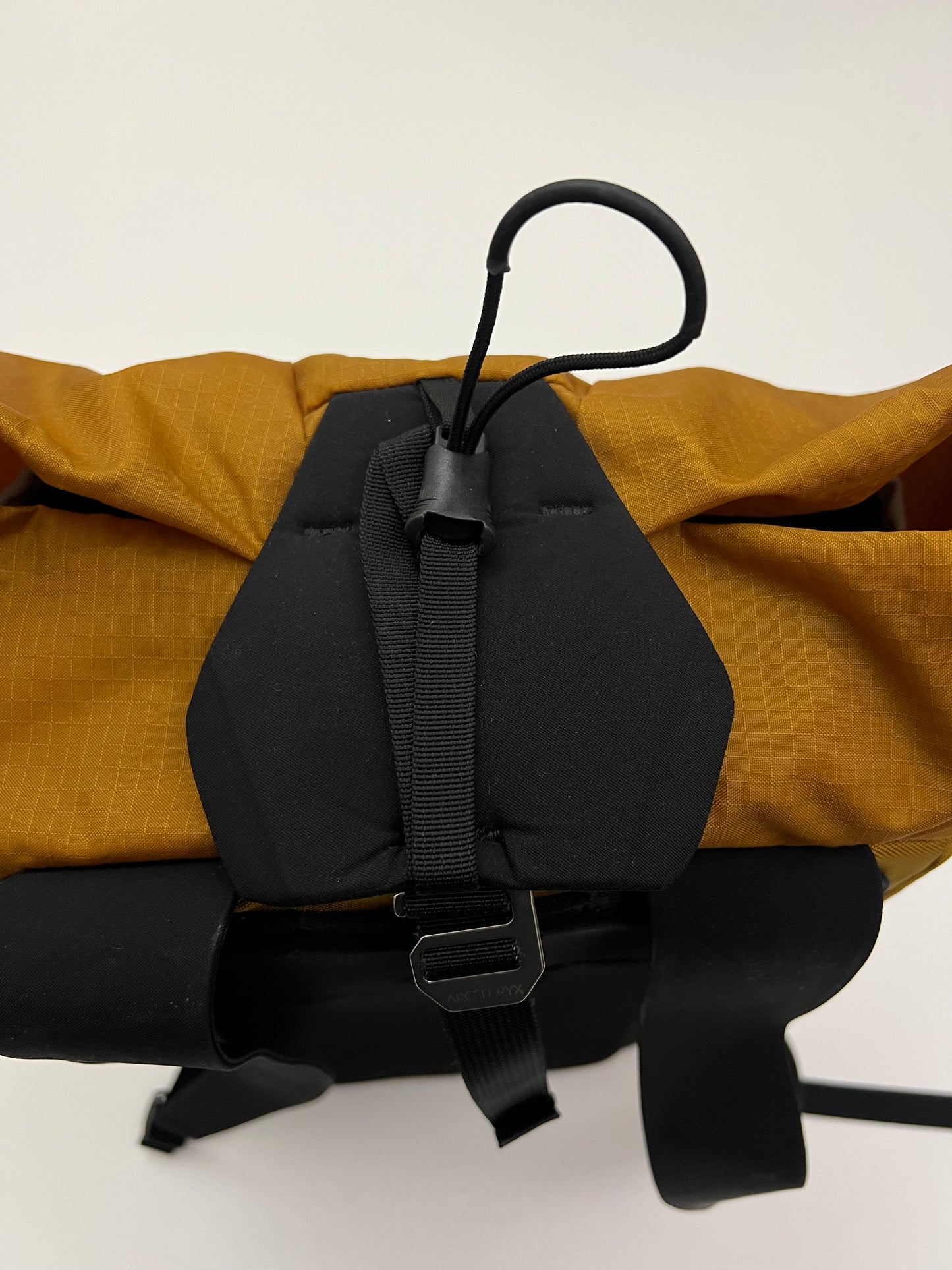 Arc’teryx Arro 20 Bucket Bag Realm
