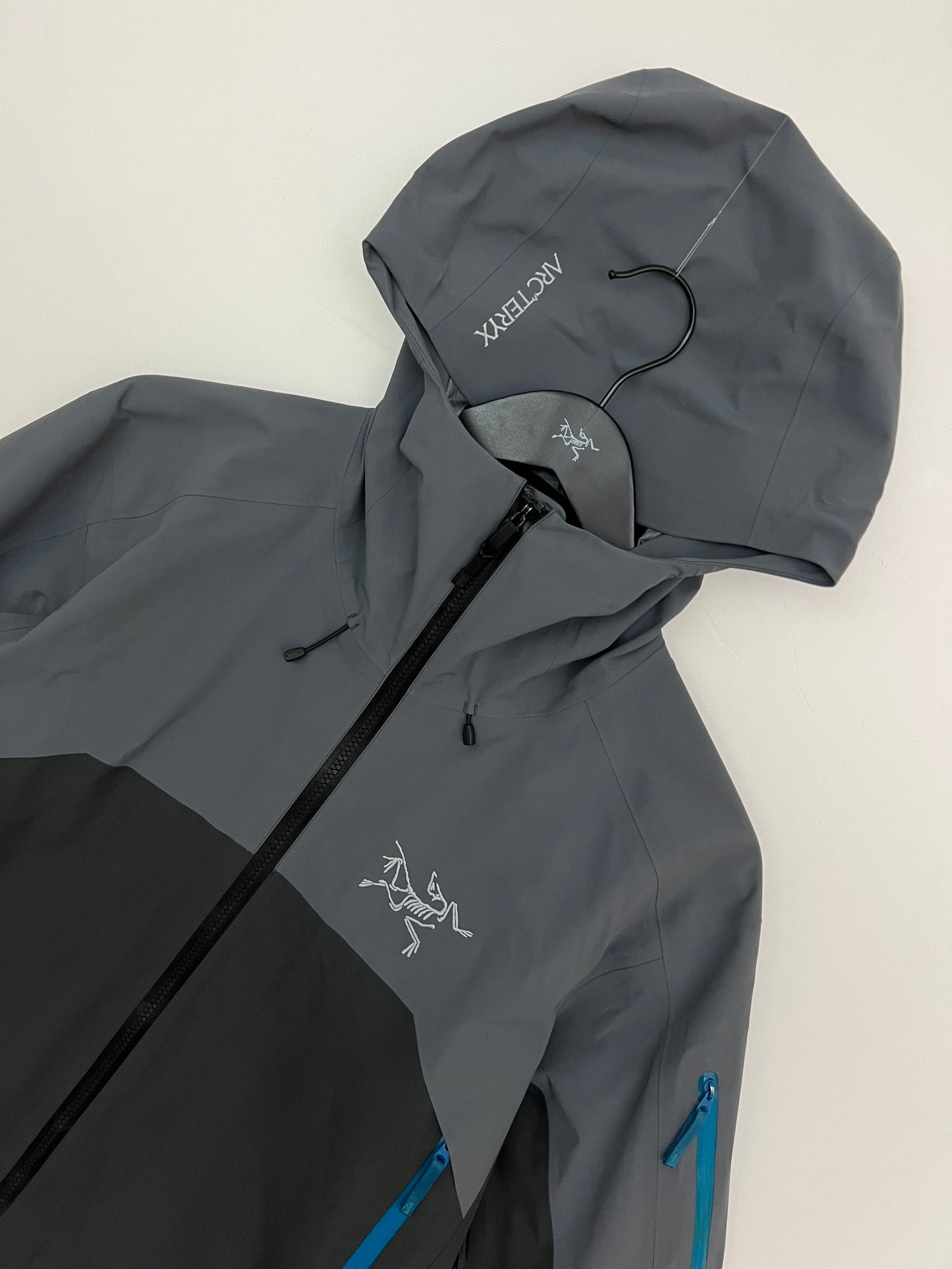 Arc’teryx Rush Jacket Tungsten Magnet Men’s M Medium Gore-Tex Pro RECCO