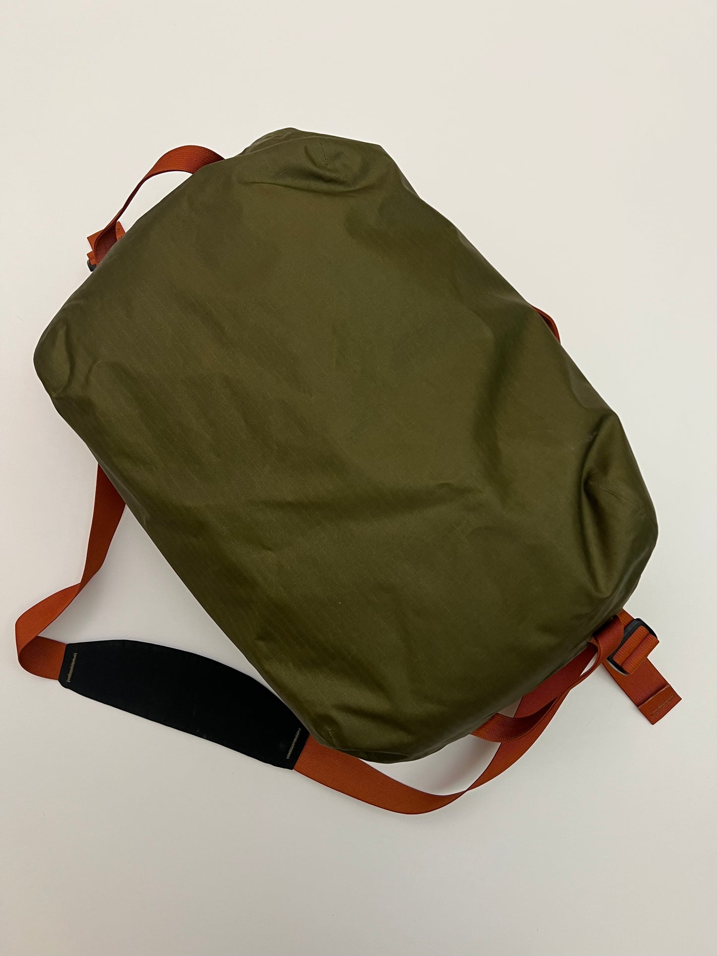 Arc’teryx Carrier Duffel 35L Dark Moss Green