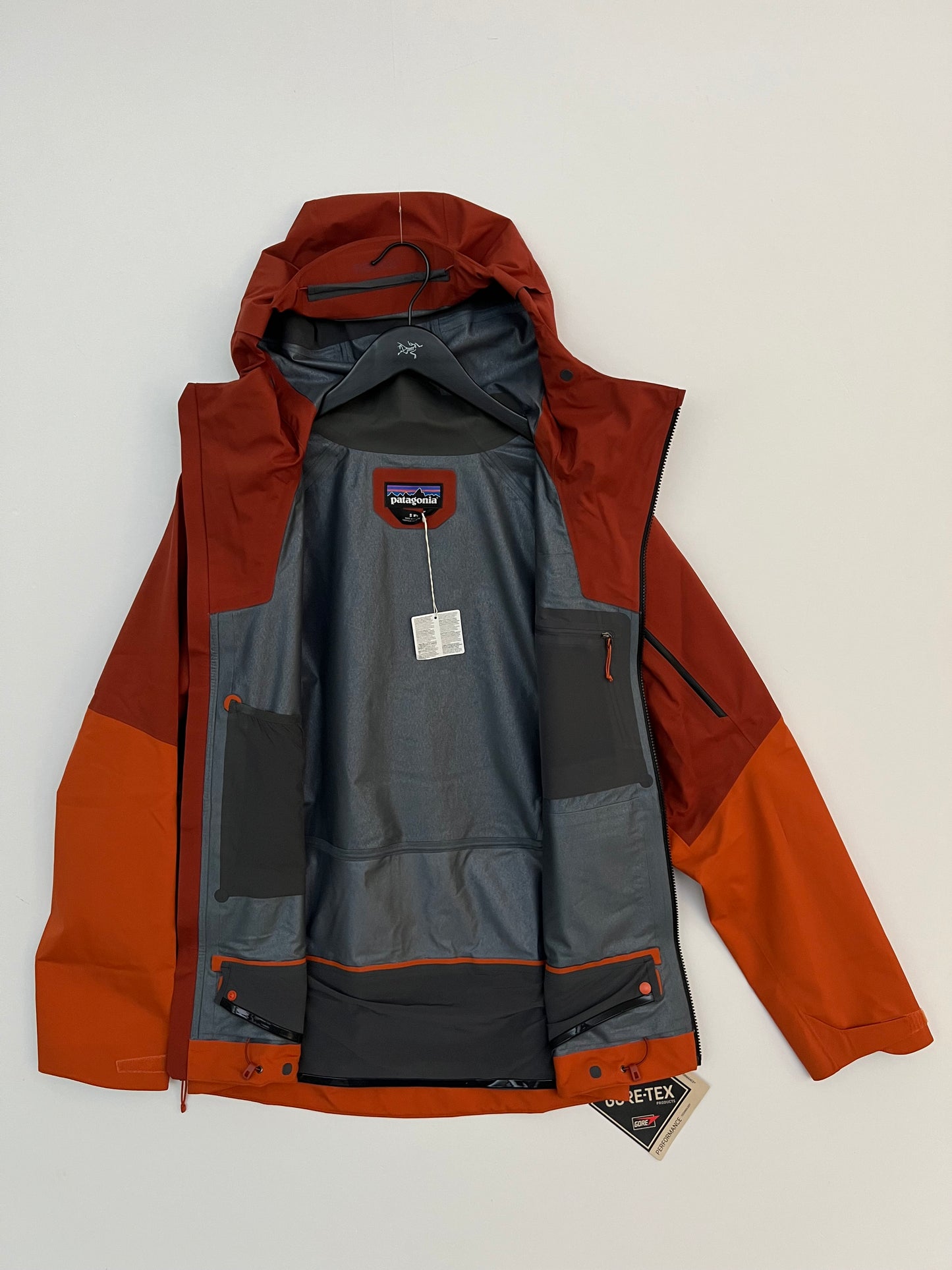 Patagonia Untracked Jacket Redtail Rust Men’s S Small Gore-Tex RECCO