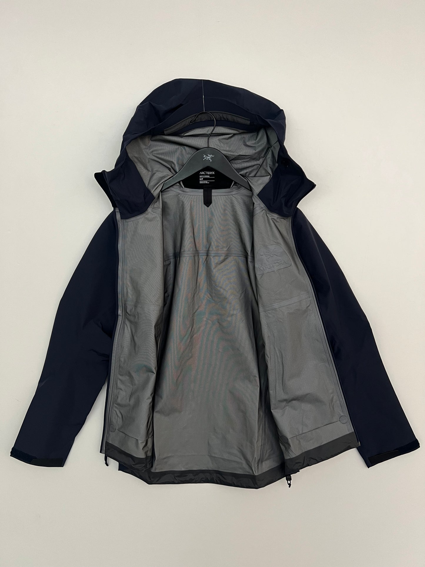 Arc’teryx Beta LT Jacket Black Sapphire Men's S Small Gore-Tex