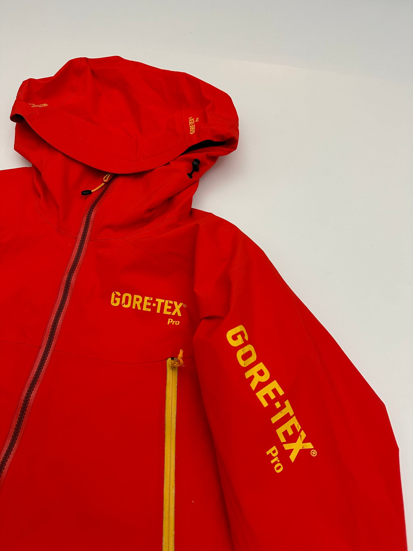 Arc’teryx Gore-Tex Pro Launch Jacket Red Men’s S Small