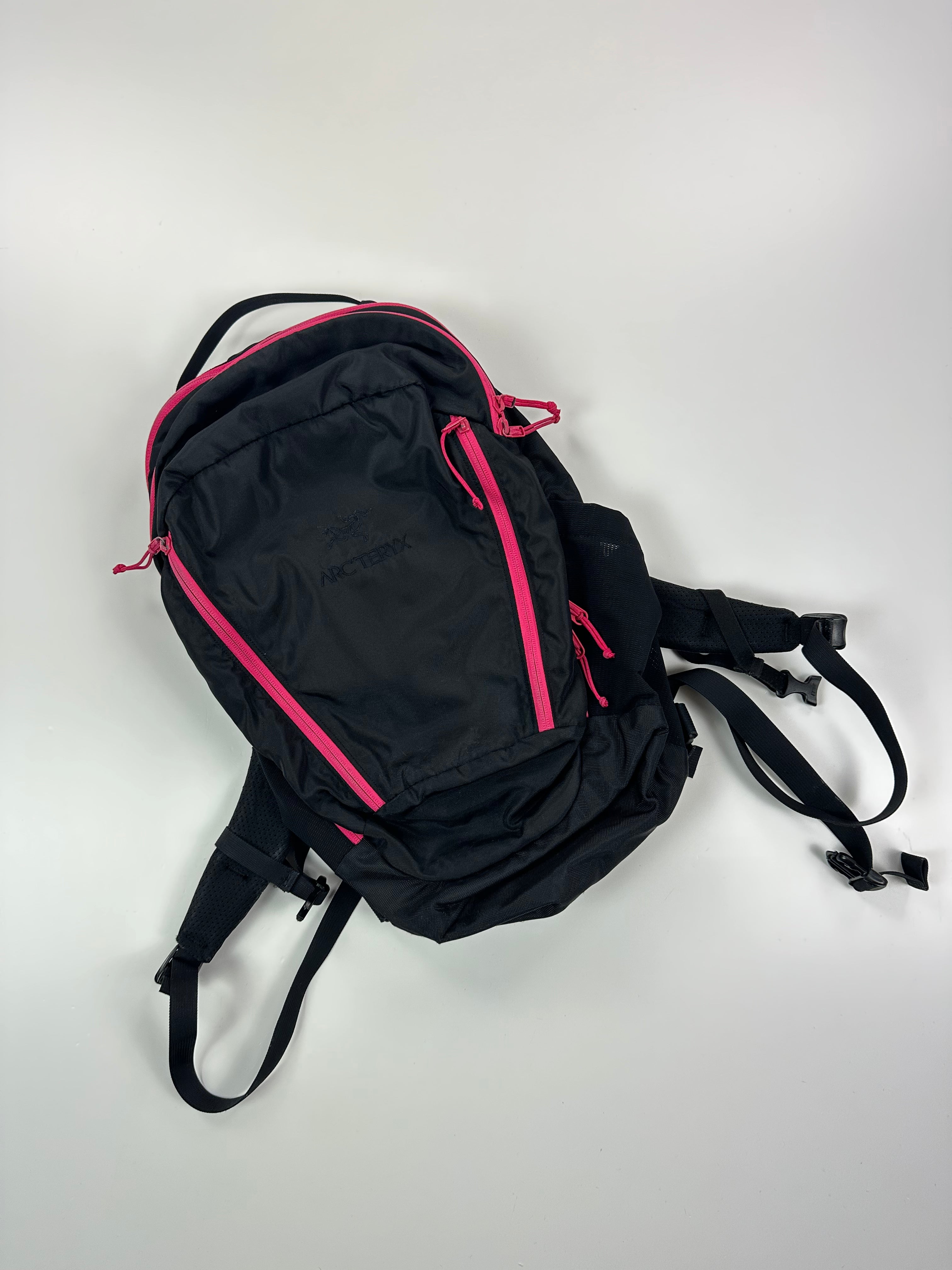 Arc’teryx X Beams Mantis 26 Backpack Black Pink