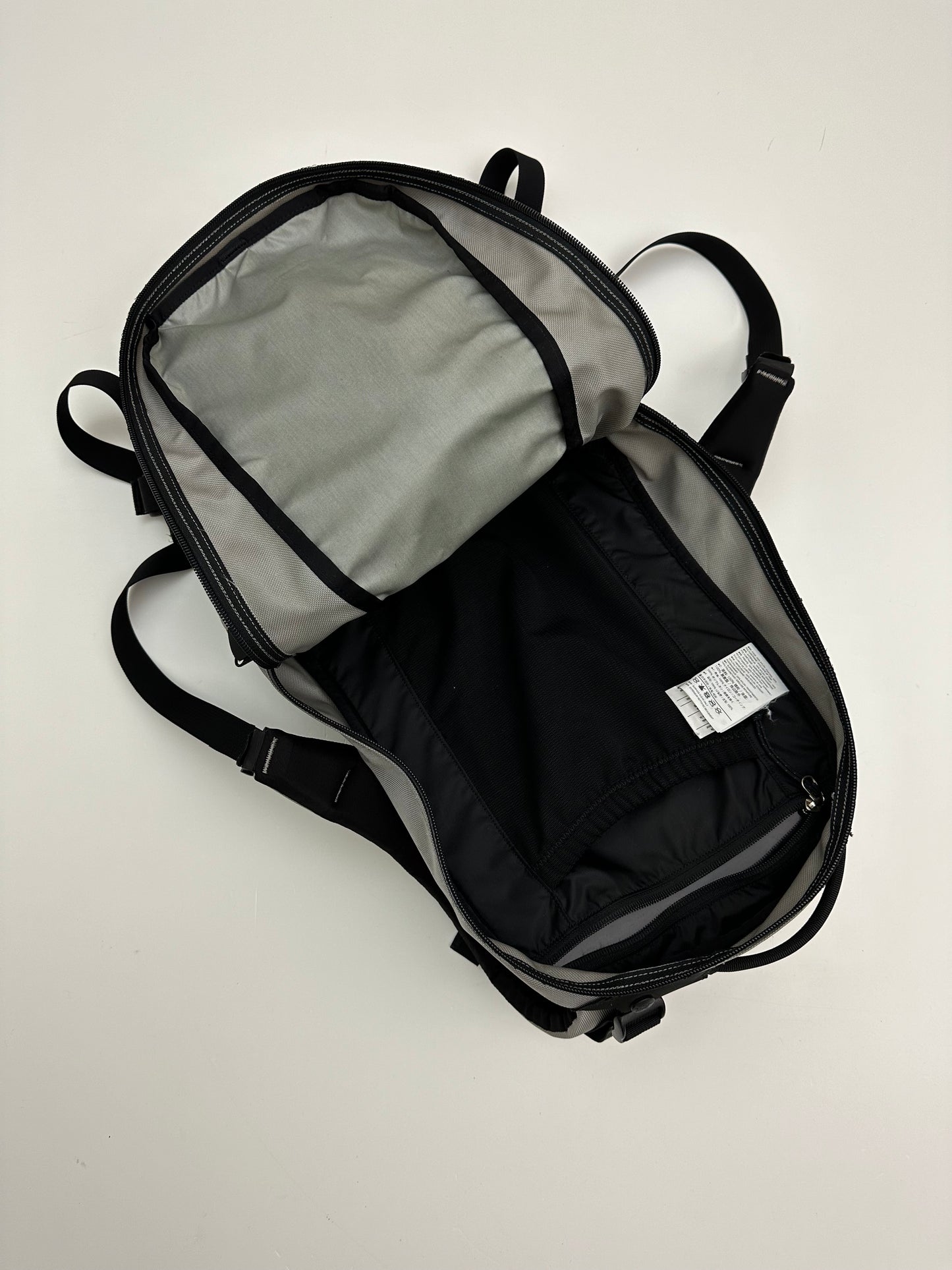 Arc’teryx Arro 22 Backpack Black / Grey