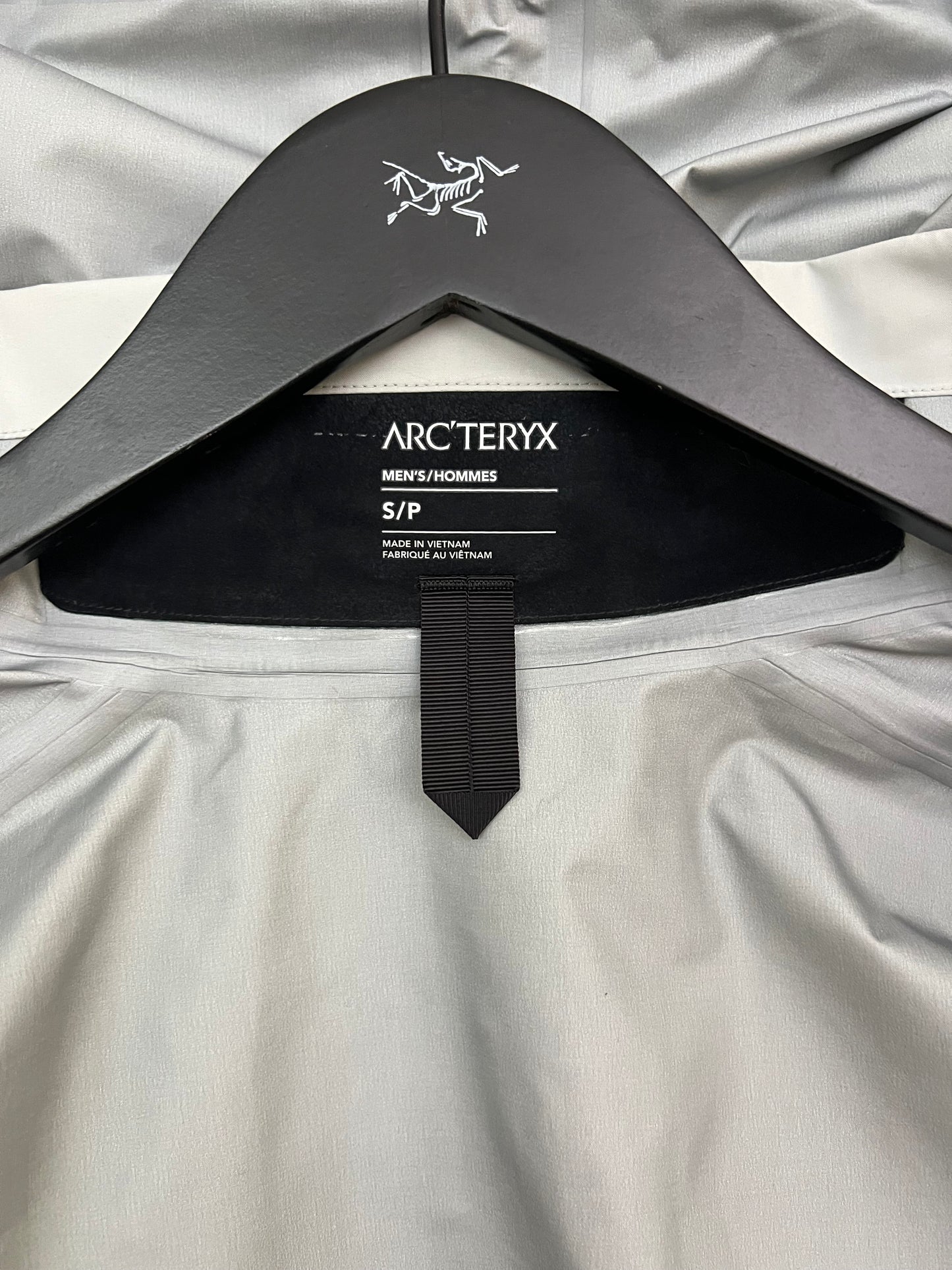 Arc’teryx Beta AR Jacket Solitude / Void Men’s S Small Gore-Tex Pro RECCO