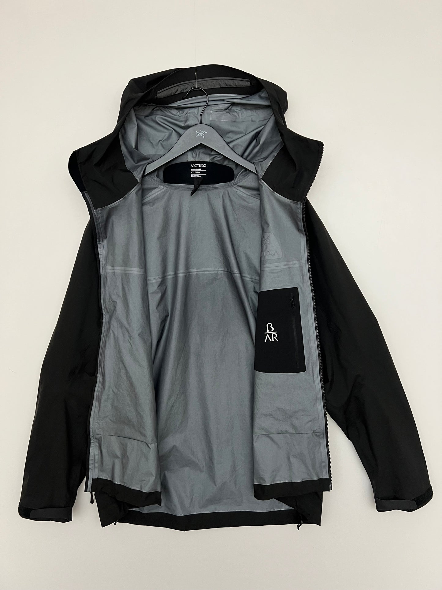 Arc’teryx Beta AR Jacket Stormhood Black Men’s XXL Gore-Tex Pro RECCO