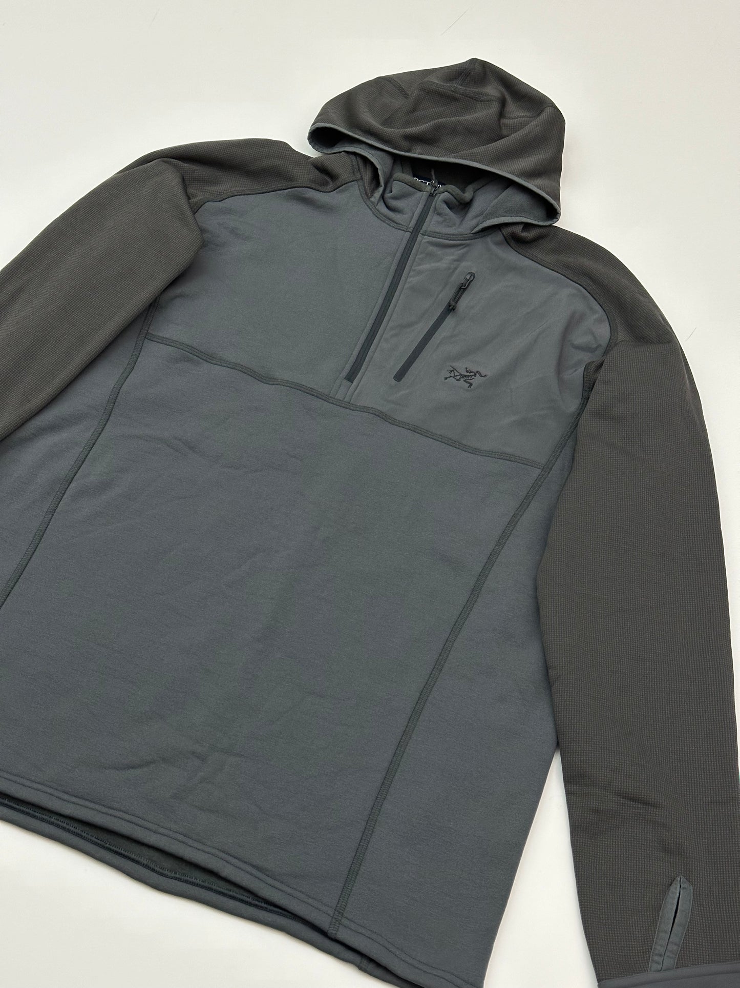 Arc’teryx LEAF Naga Hoody Gen 2 Wolf Grey Men’s XL Extra Large