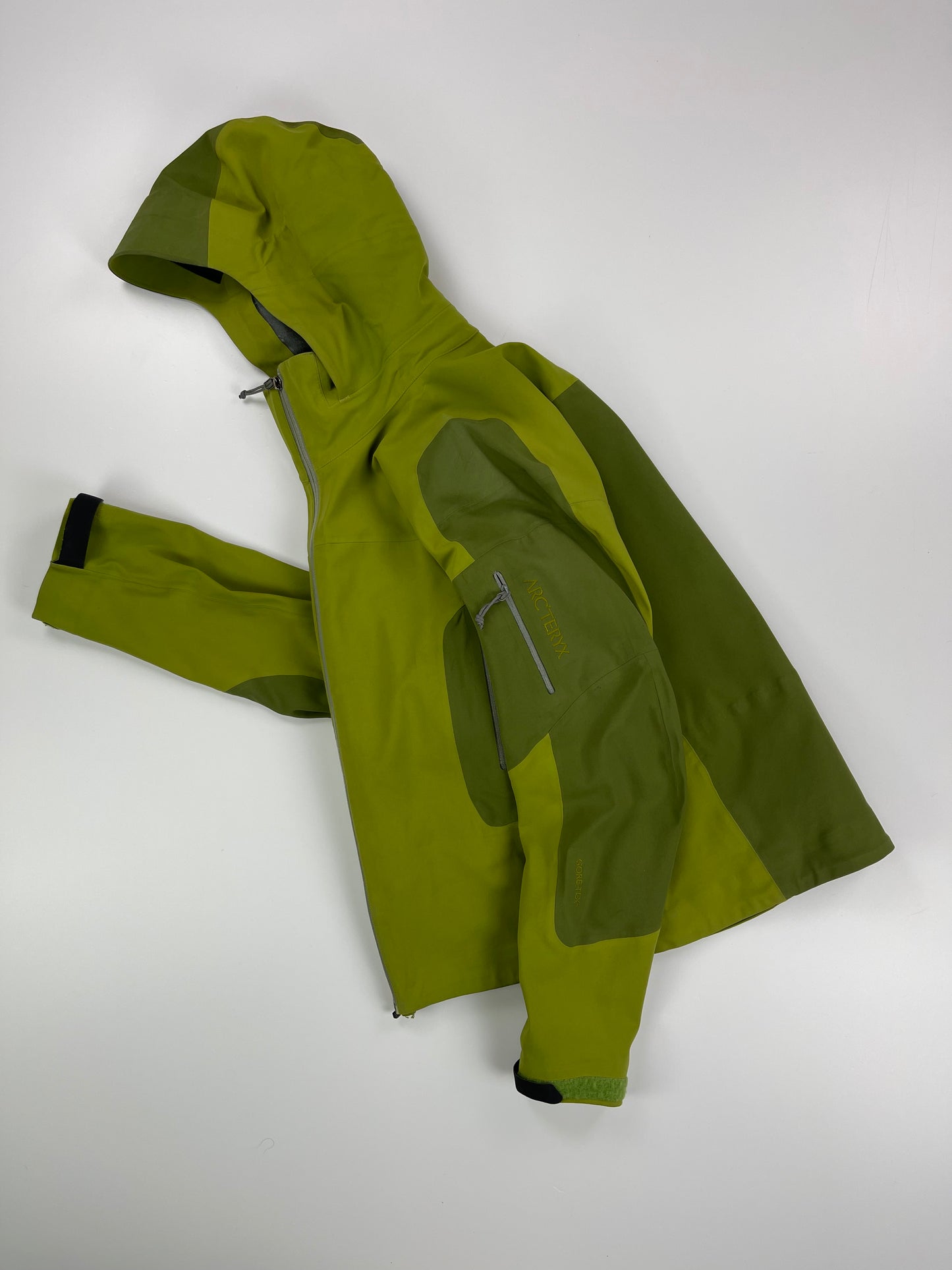 Arc’teryx Stingray Jacket Cricket Green Men’s S Small Gore-Tex RECCO