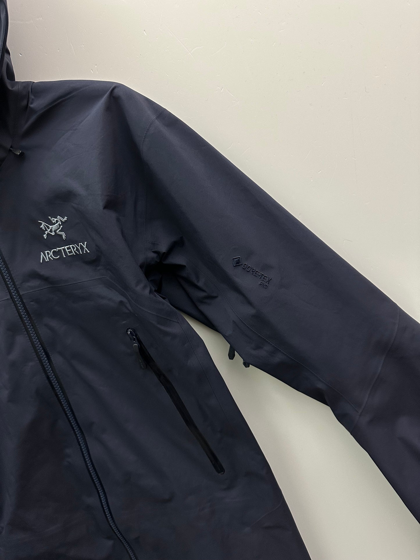 Arc’teryx Beta AR Jacket Black Sapphire Men's XS Gore-Tex Pro RECCO