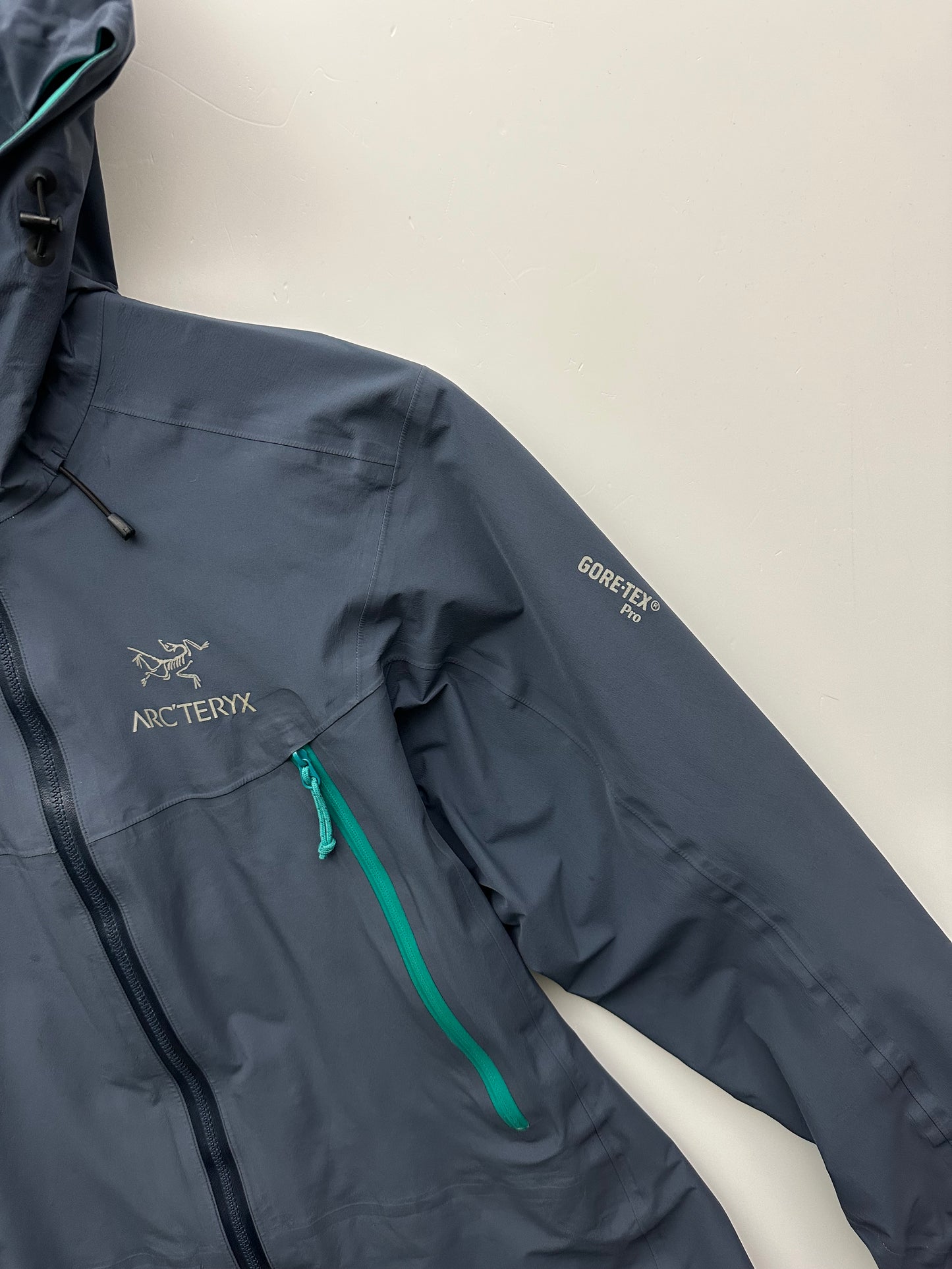 Arc’teryx Beta LT Jacket Heron Blue Women’s L Large Gore-Tex Pro
