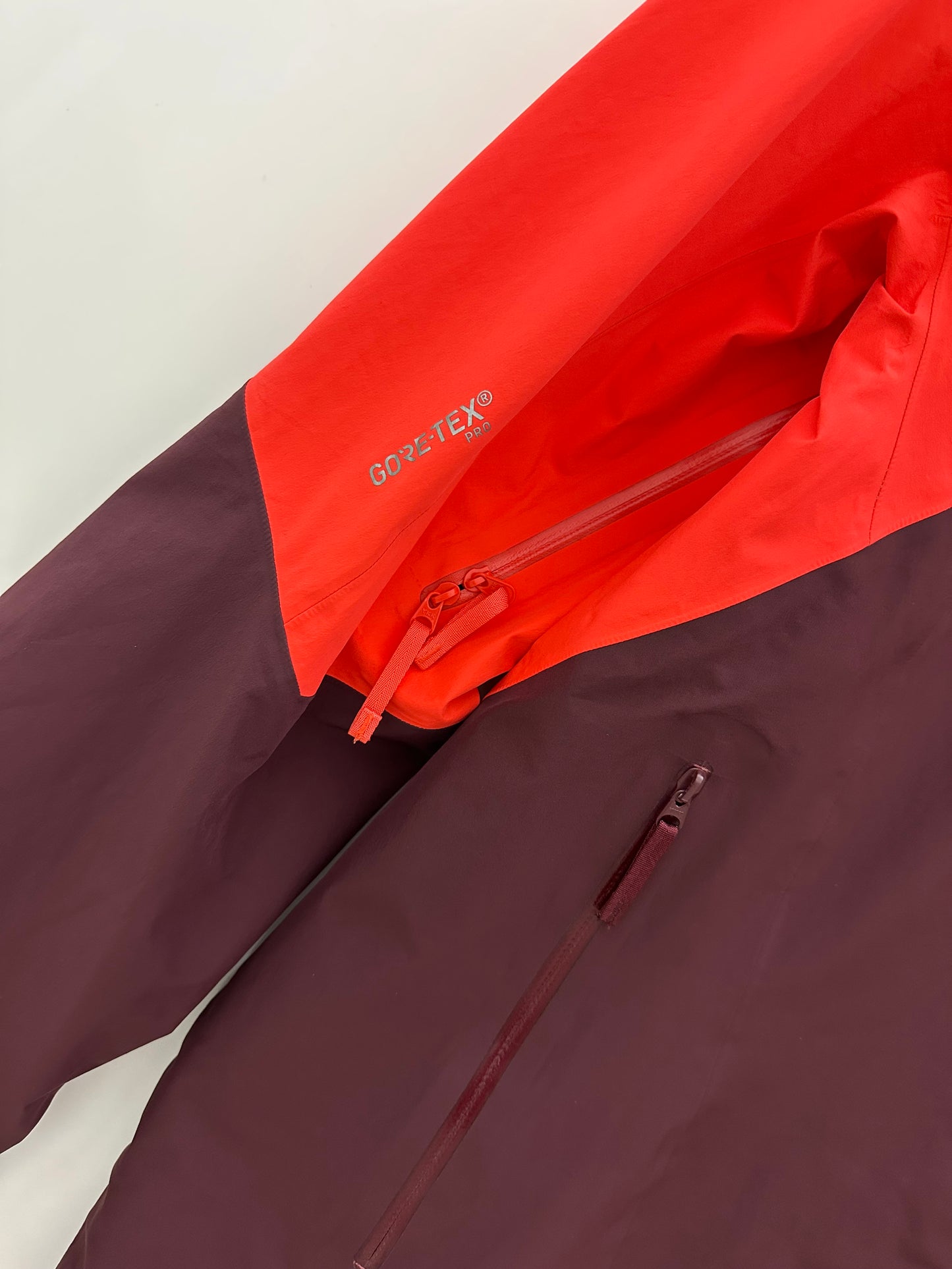 Arc’teryx Shashka Jacket Crimson Aura Women’s XL Extra Large Gore-Tex Pro RECCO