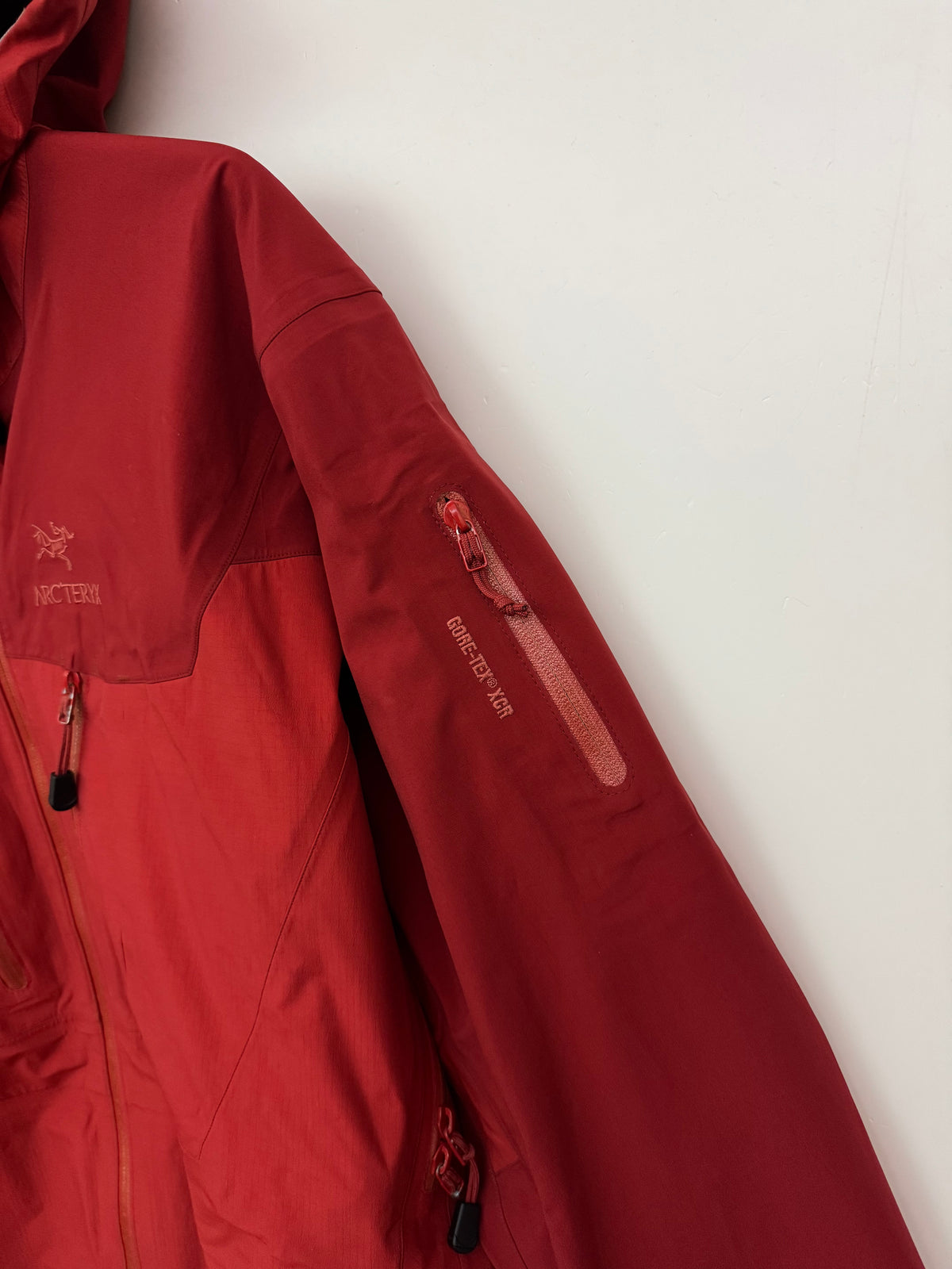 Arc'teryx Alpha SV Jacket Sangria Red Men's L Large Made In Canada Gore-Tex XCR