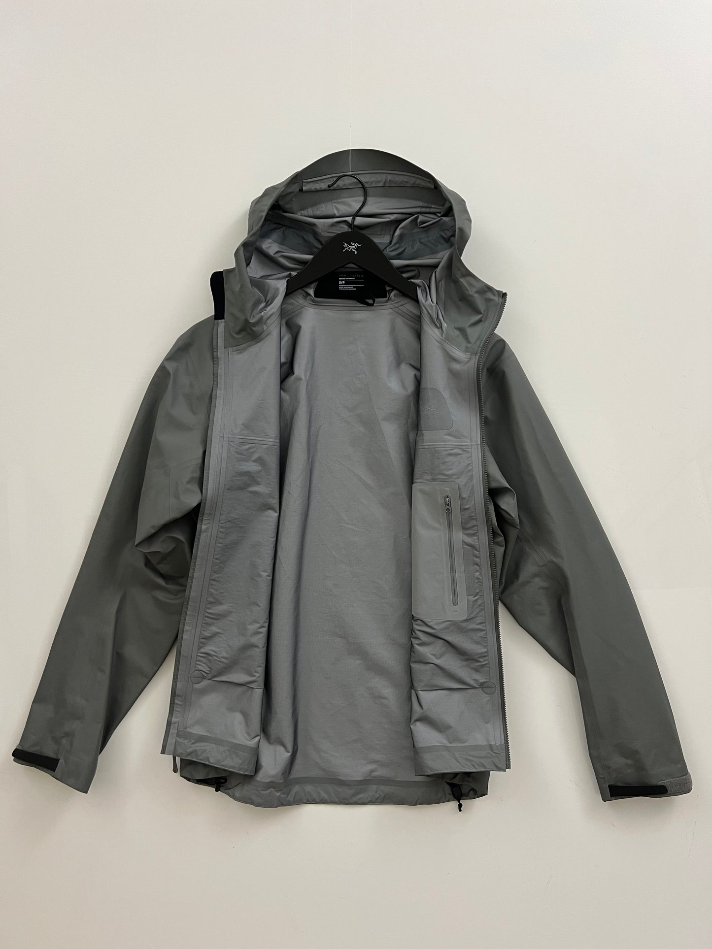 Arc’teryx Beta Jacket Void Grey Men’s S Small Gore-Tex