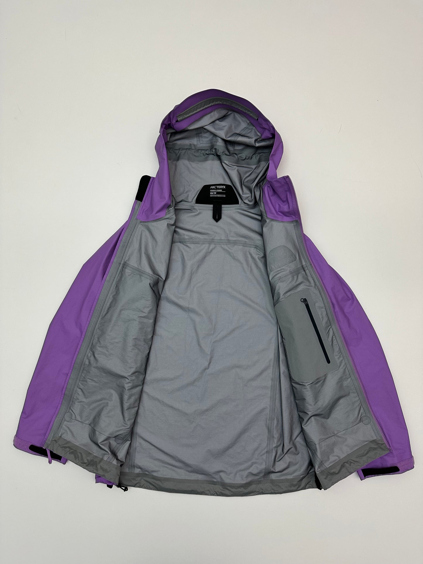 Arc’teryx Beta Jacket Purple Women’s XS Extra Small Gore-Tex