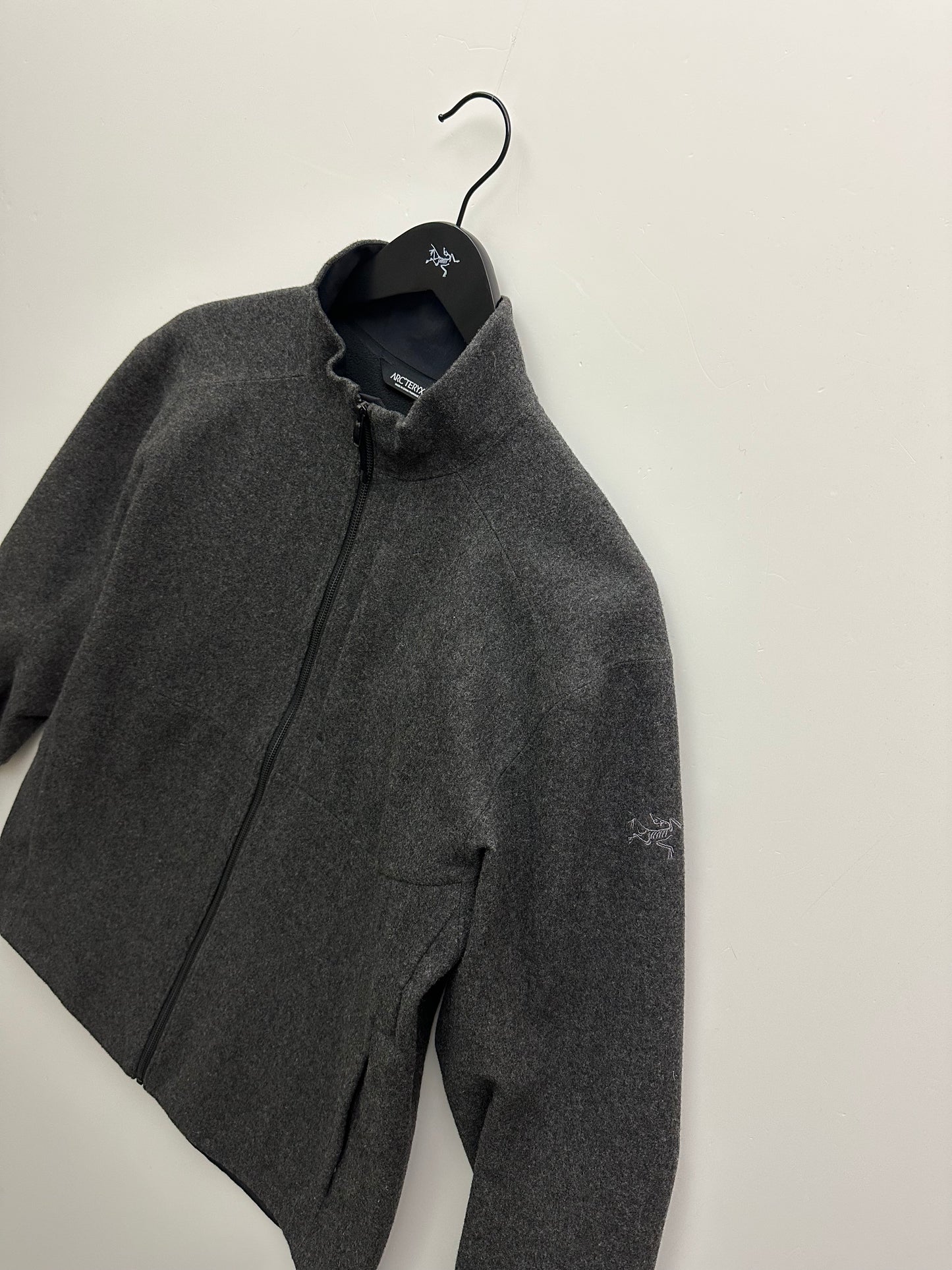 Arc’teryx Diplomat Jacket Carbon Copy Grey Men’s L Large