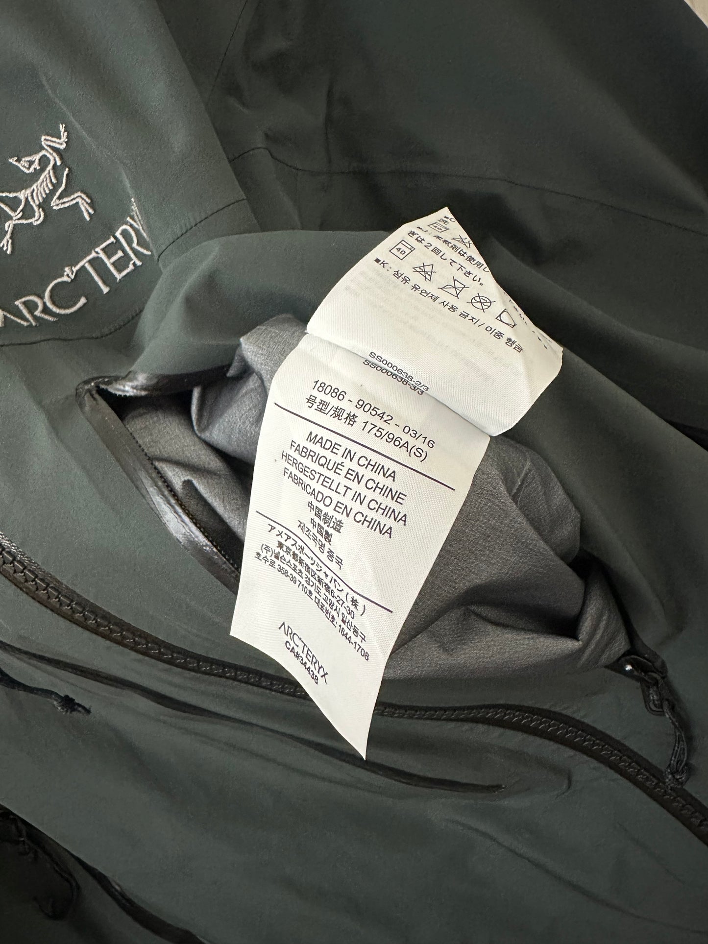 Arc’teryx Alpha AR Jacket Graphite Grey Men’s S Small Gore-Tex Pro
