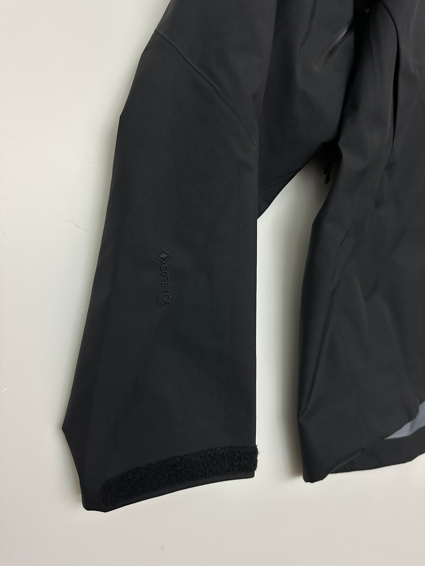 Arc’teryx Alpha SV Jacket Black Men’s XL Extra Large Gore-Tex Pro RECCO
