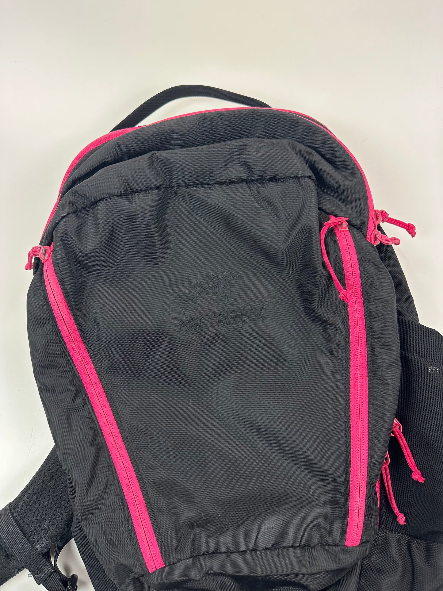 Arc’teryx X Beams Mantis 26 Backpack Black Pink