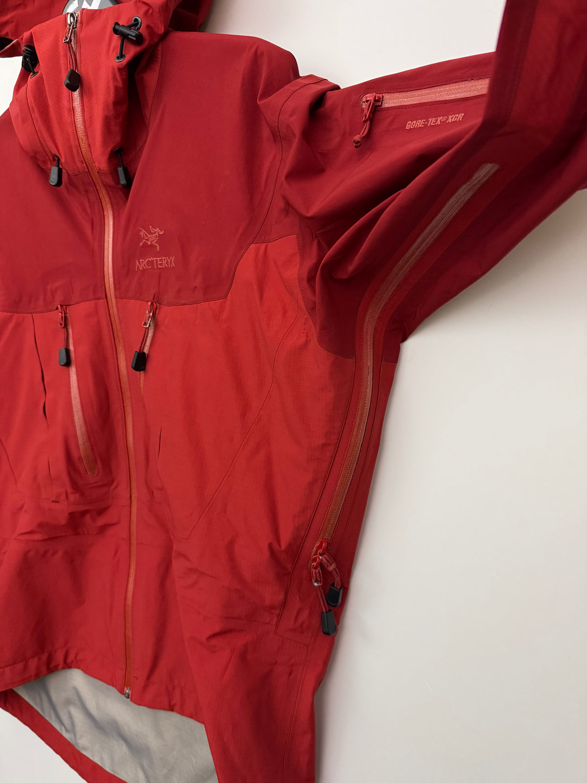 Arc'teryx Alpha SV Jacket Sangria Red Men's L Large Made In Canada Gore-Tex XCR