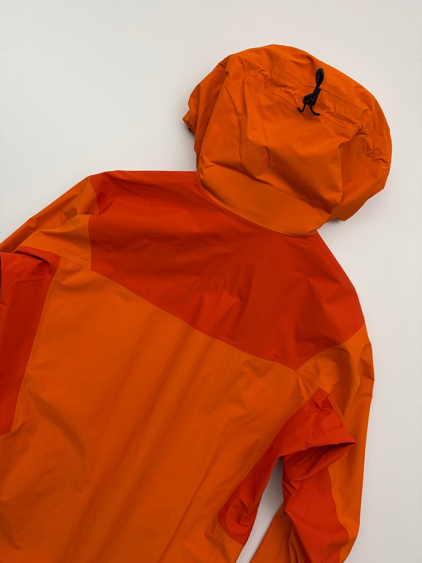 Arc’teryx Beta SL Hybrid Jacket Beacon Orange Men’s M Medium Gore-Tex