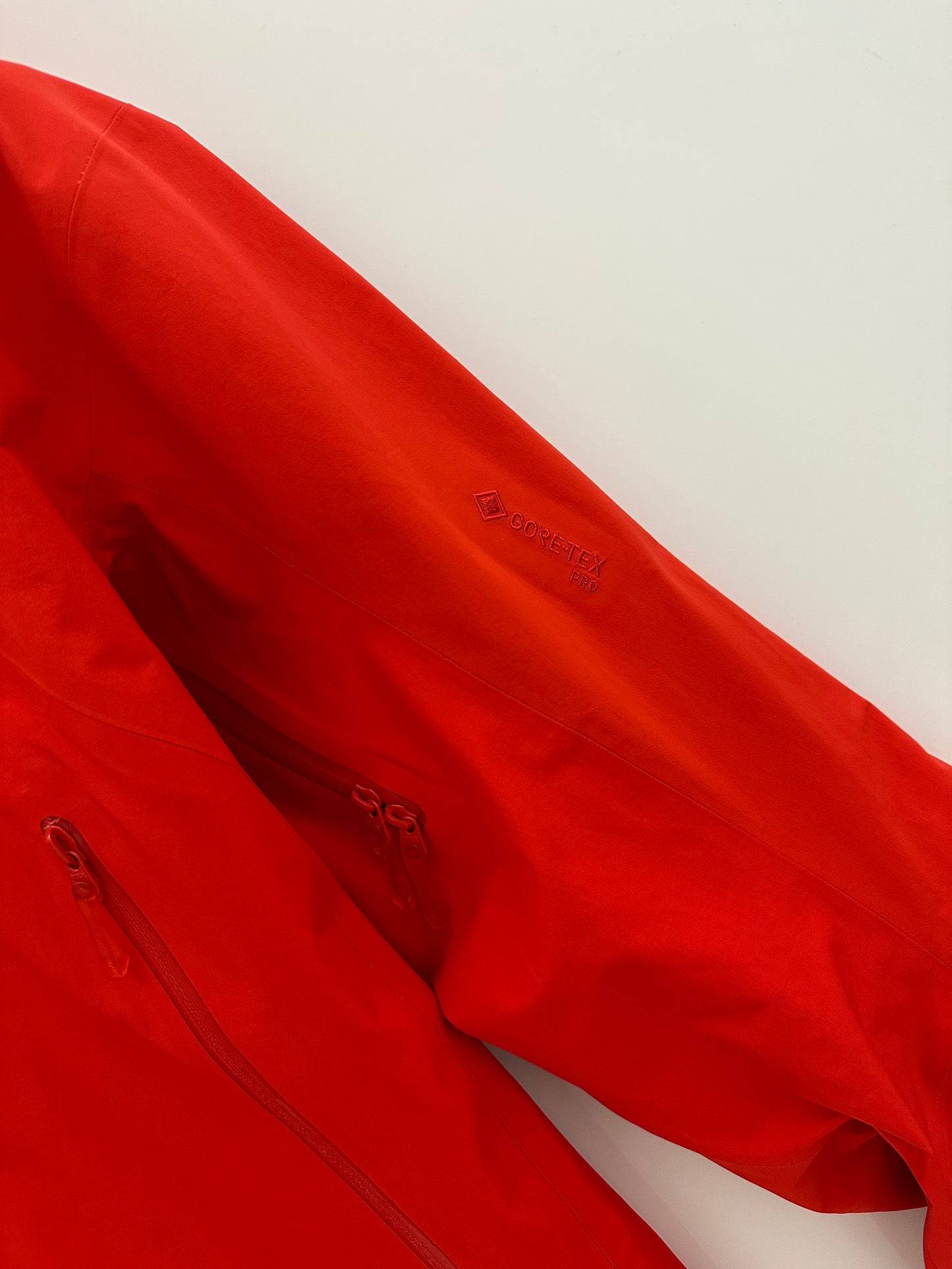 Arc’teryx Beta AR Jacket Red Men’s S Small Gore-Tex Pro RECCO