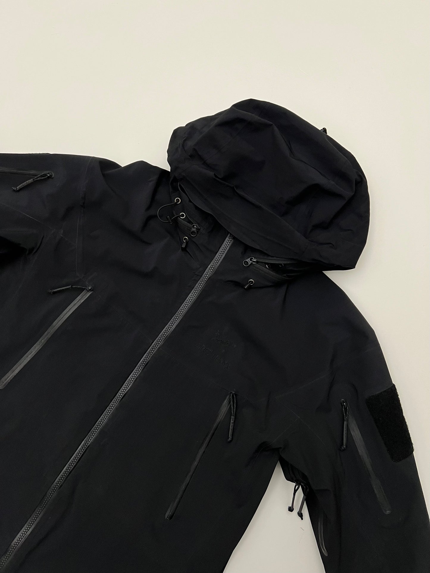 Arc’teryx LEAF Alpha Jacket Black Men’s L Large Gore-Tex