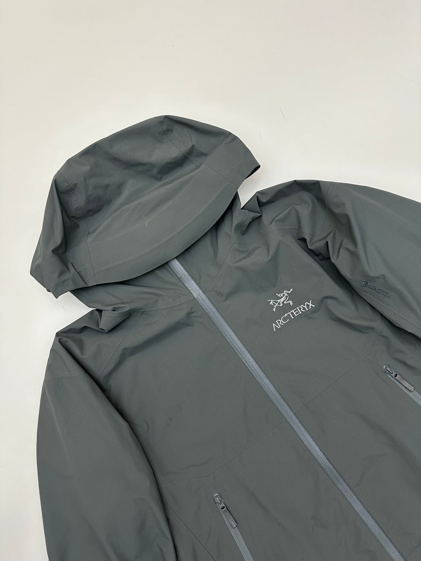 Arc’teryx Zeta SL Jacket Microchip Grey Men’s S Small Gore-Tex