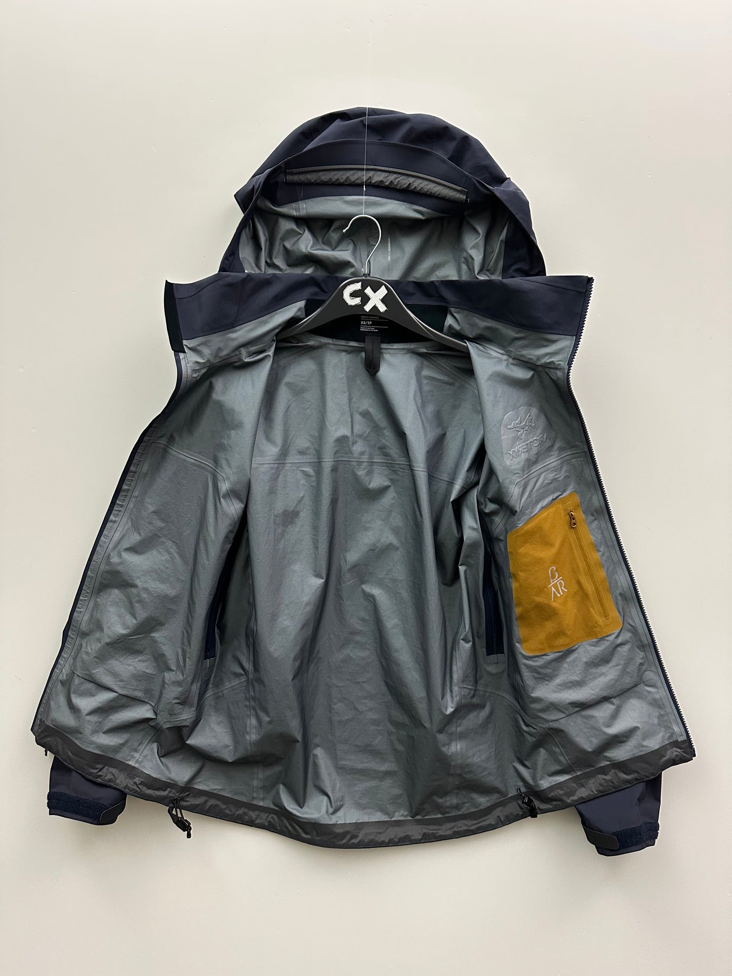 Arc’teryx Beta AR Jacket Black Sapphire Men's XS Gore-Tex Pro RECCO